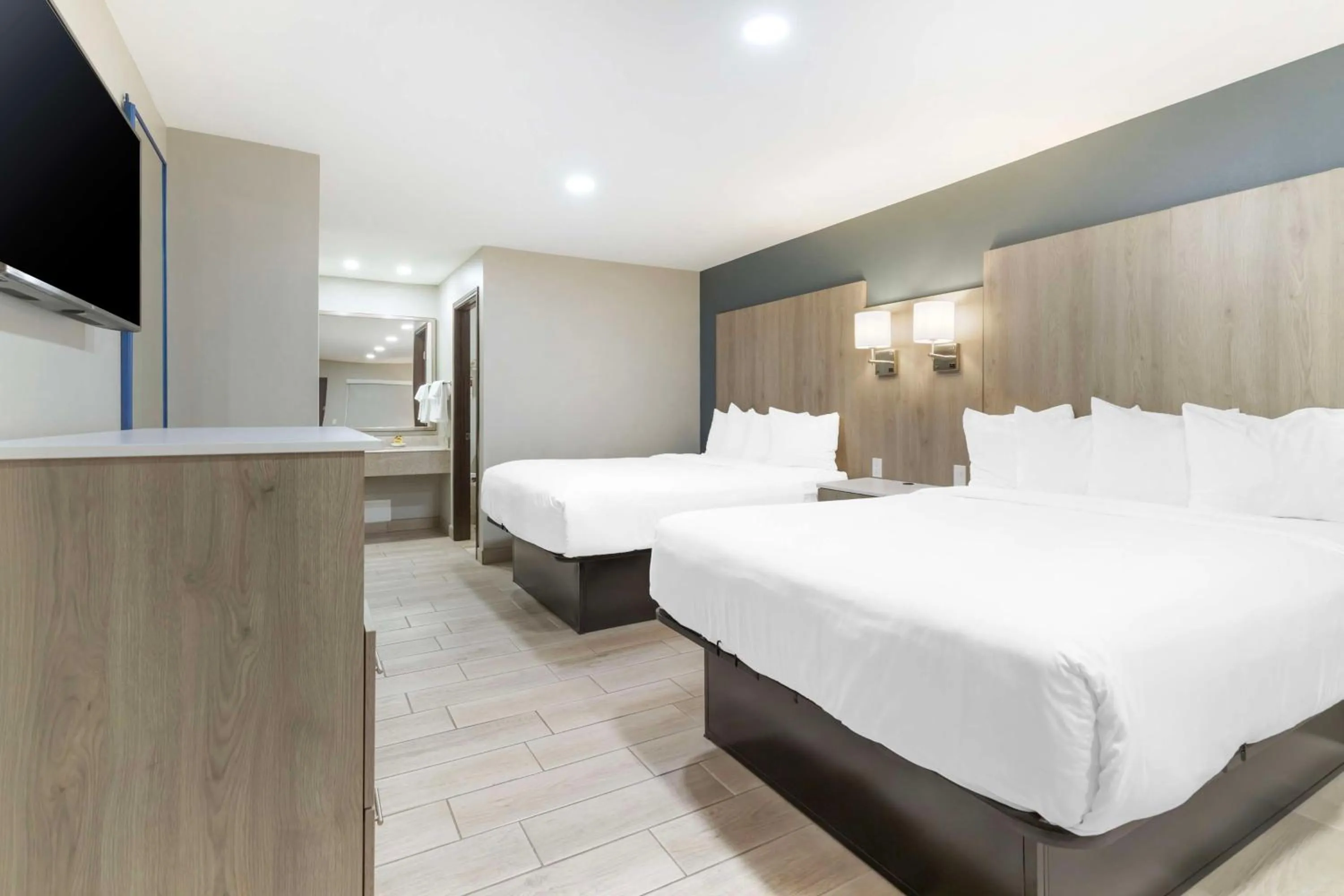 Photo of the whole room, Bed in Best Western Plus Edinburg Inn & Suites