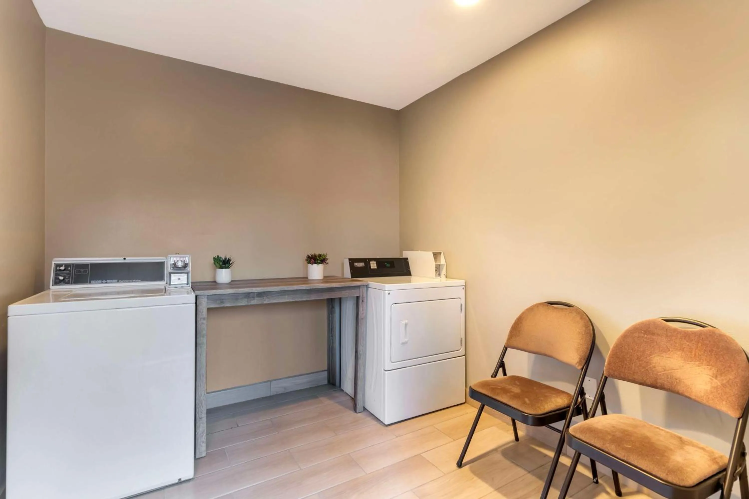 laundry in Best Western Plus Edinburg Inn & Suites