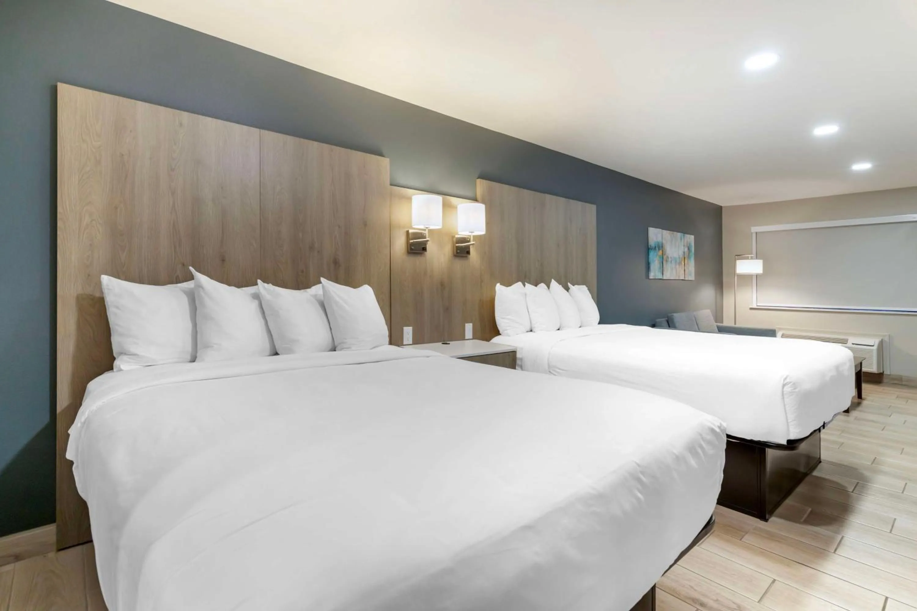 Photo of the whole room, Bed in Best Western Plus Edinburg Inn & Suites