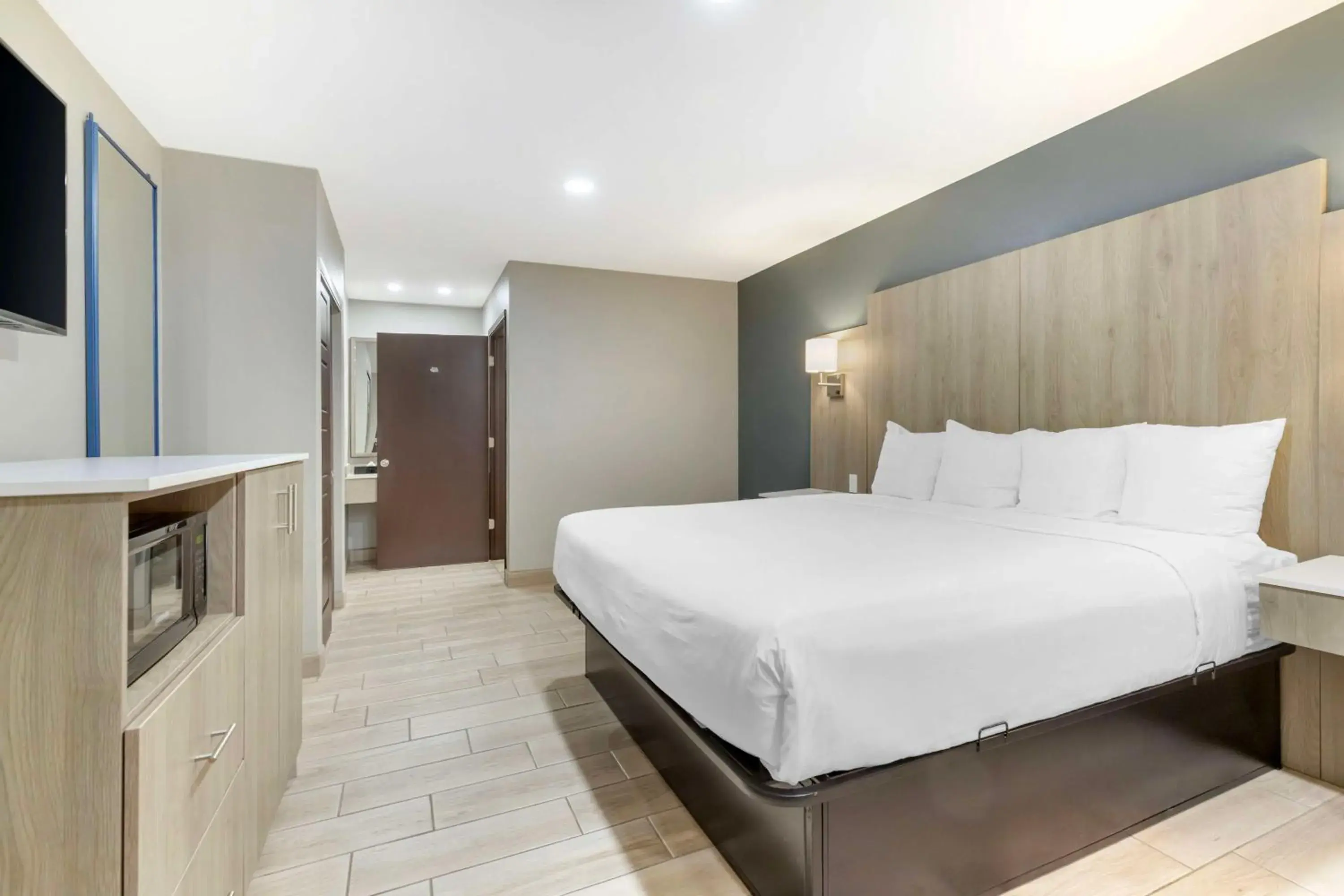 Photo of the whole room, Bed in Best Western Plus Edinburg Inn & Suites Photo of the whole room, Bed in Best Western Plus Edinburg Inn & Suites