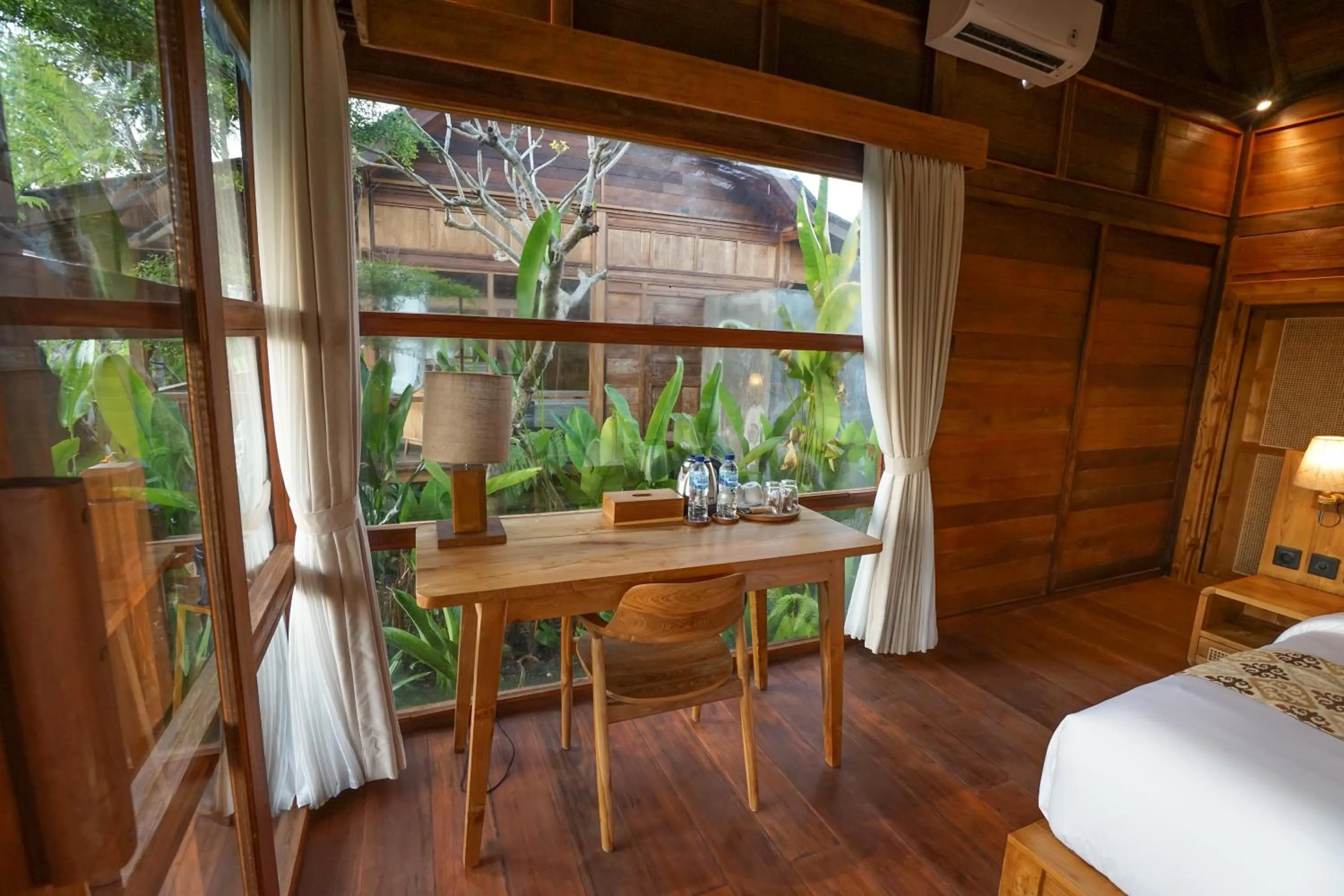 Photo of the whole room, Bed in Ubud Art Resort