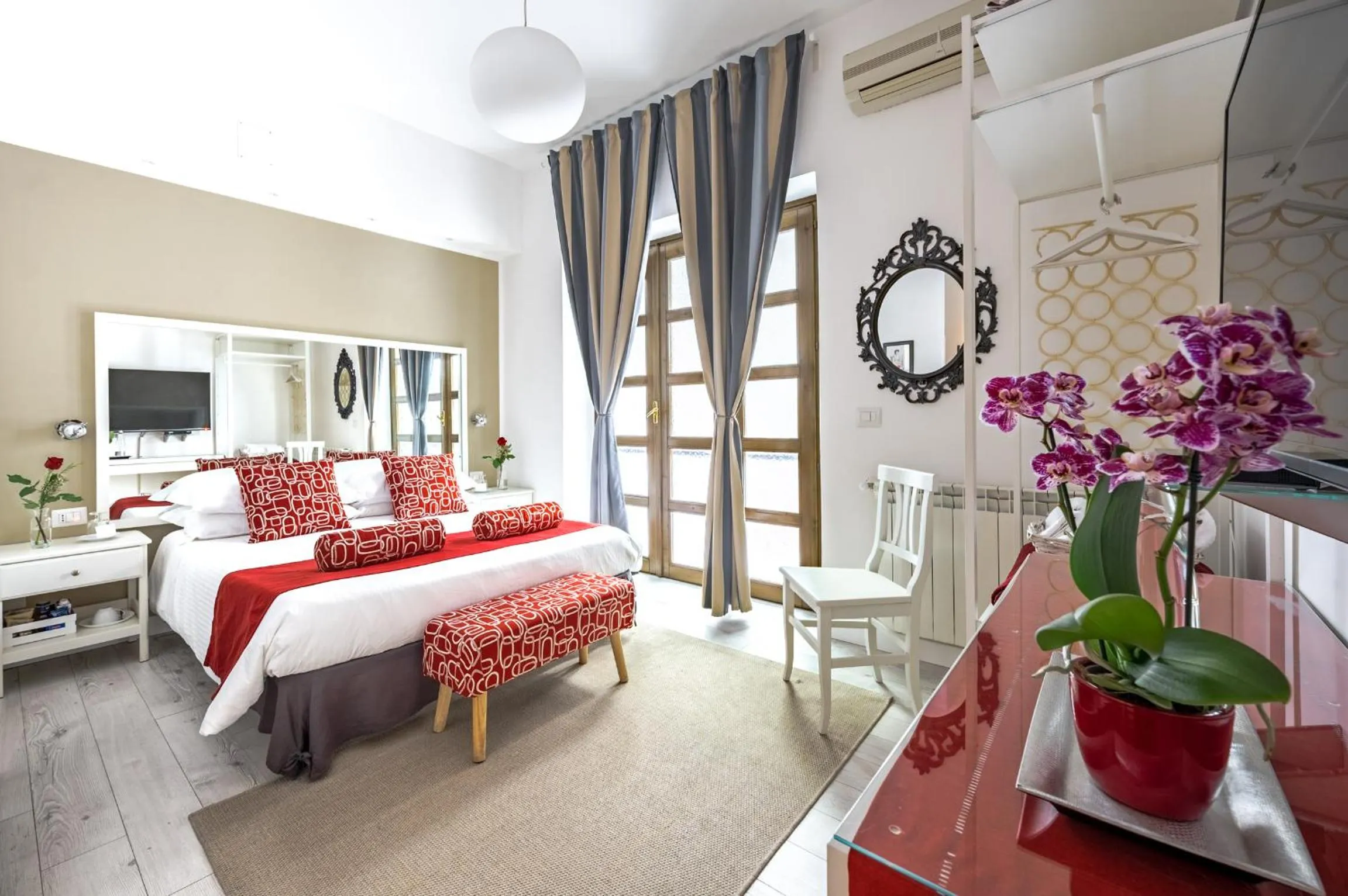 Photo of the whole room, Bed in Donnalaura