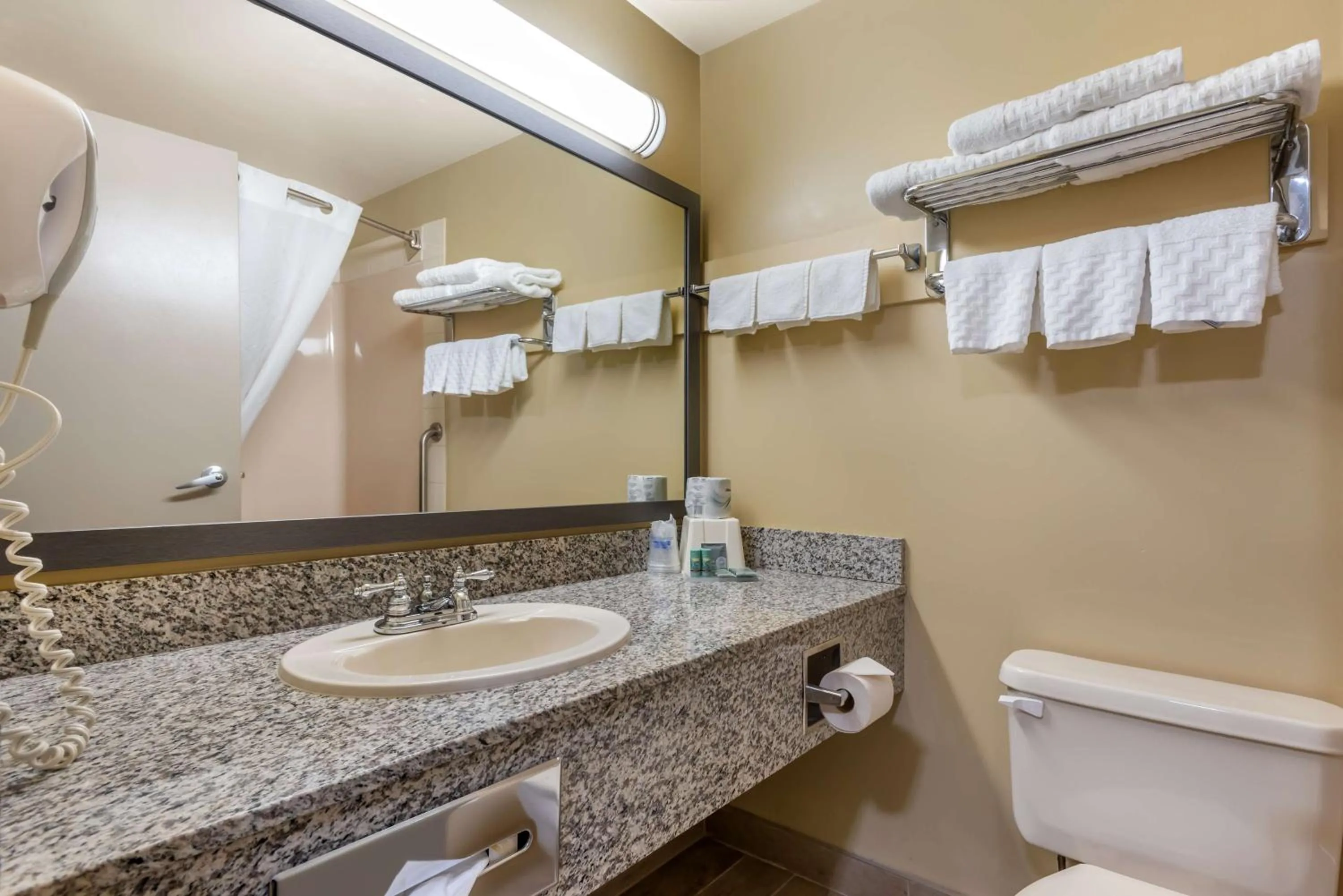 Bathroom in Best Western Strathmore Inn