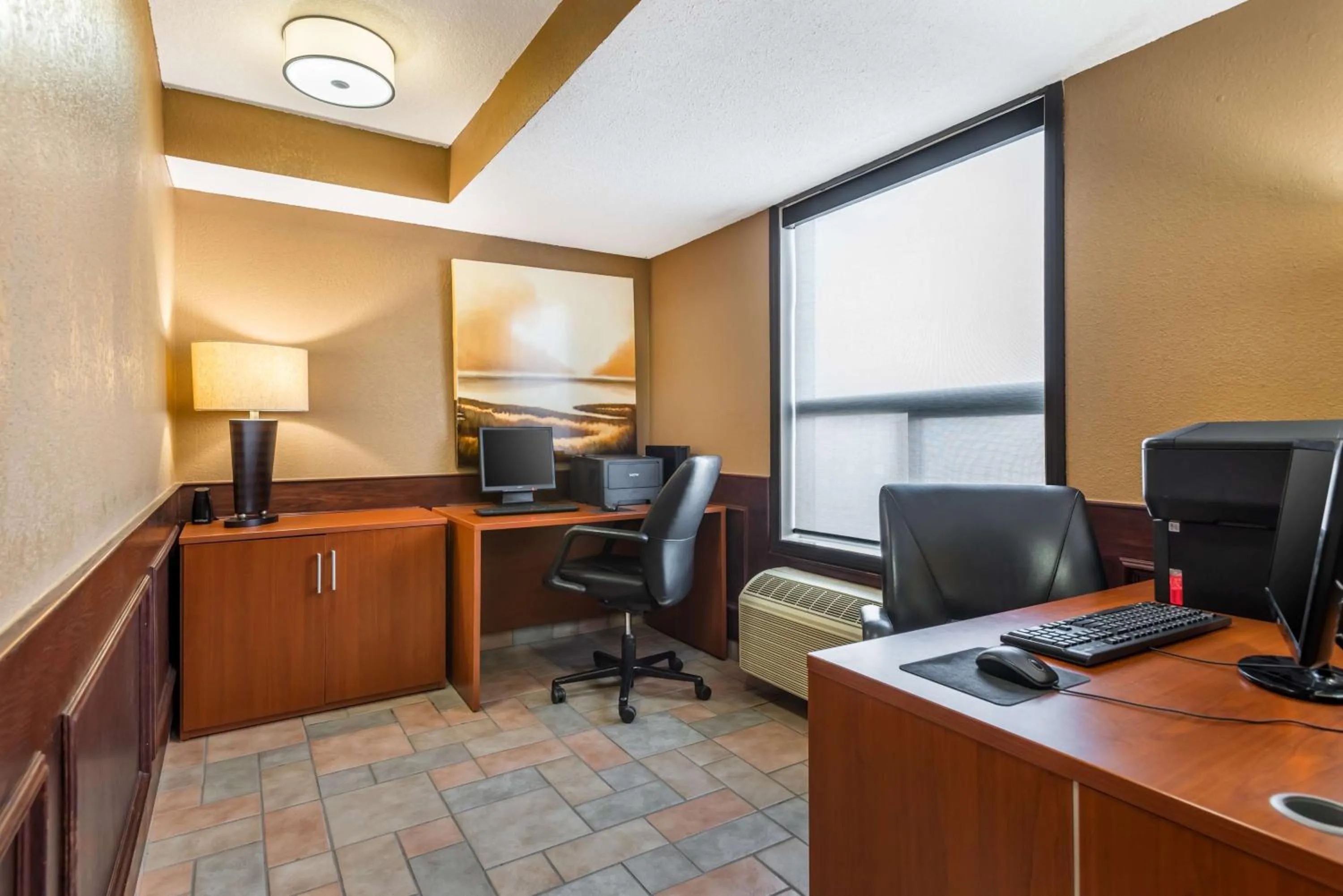 Business facilities in Best Western Strathmore Inn