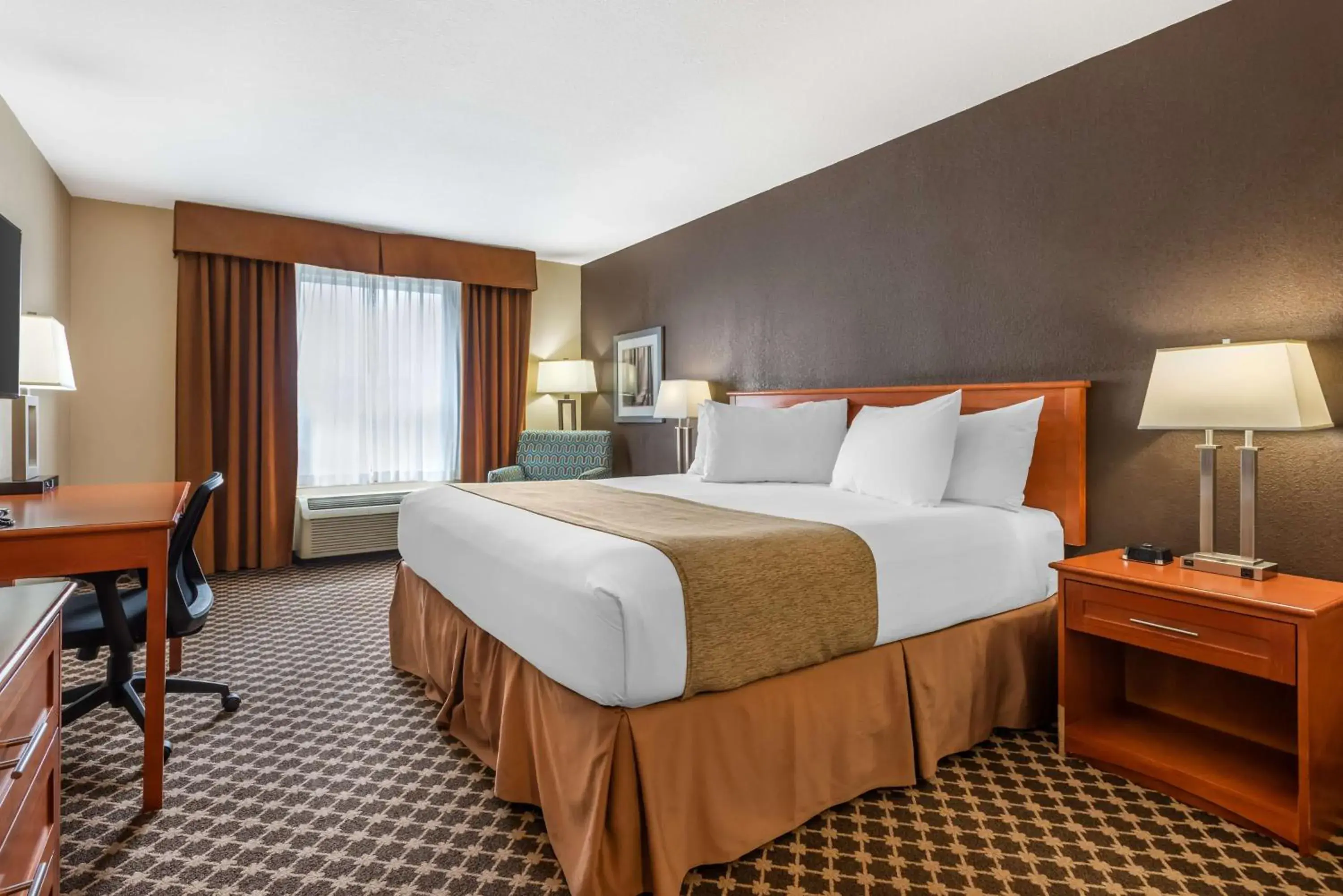 Bedroom, Bed in Best Western Strathmore Inn Bedroom, Bed in Best Western Strathmore Inn