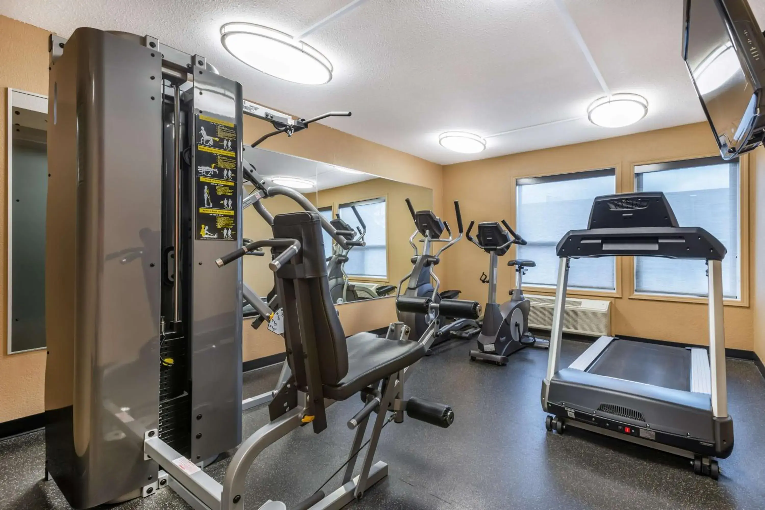 Fitness centre/facilities in Best Western Strathmore Inn Fitness centre/facilities in Best Western Strathmore Inn
