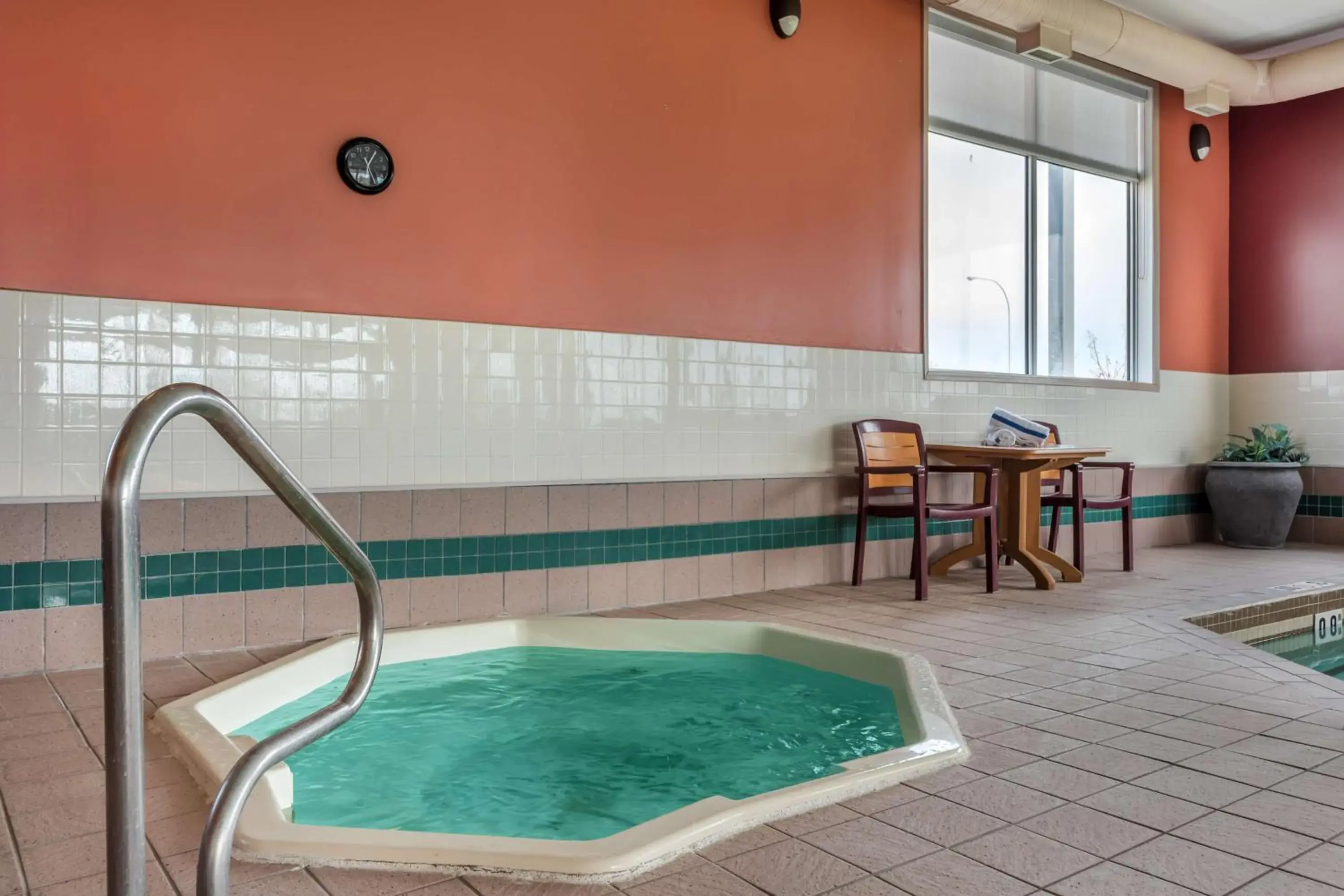 Pool view in Best Western Strathmore Inn Pool view in Best Western Strathmore Inn