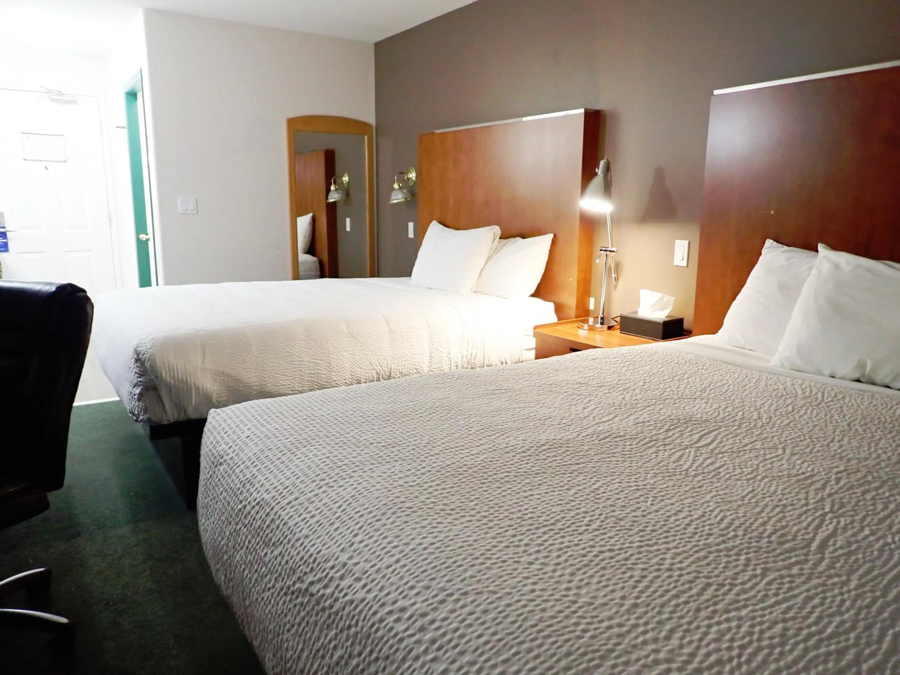 Bed in Days Inn by Wyndham Valemount