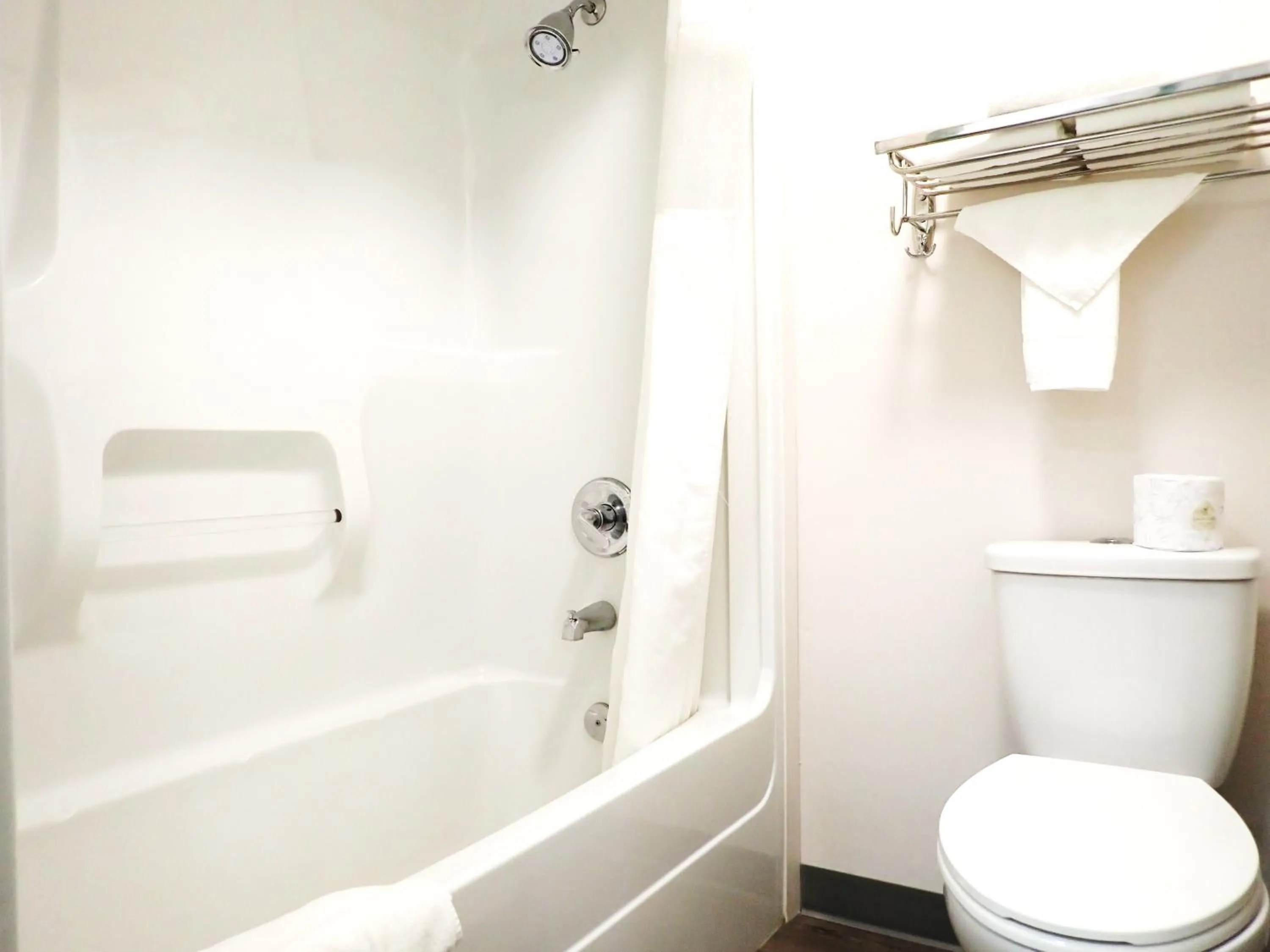 Bathroom in Days Inn by Wyndham Valemount