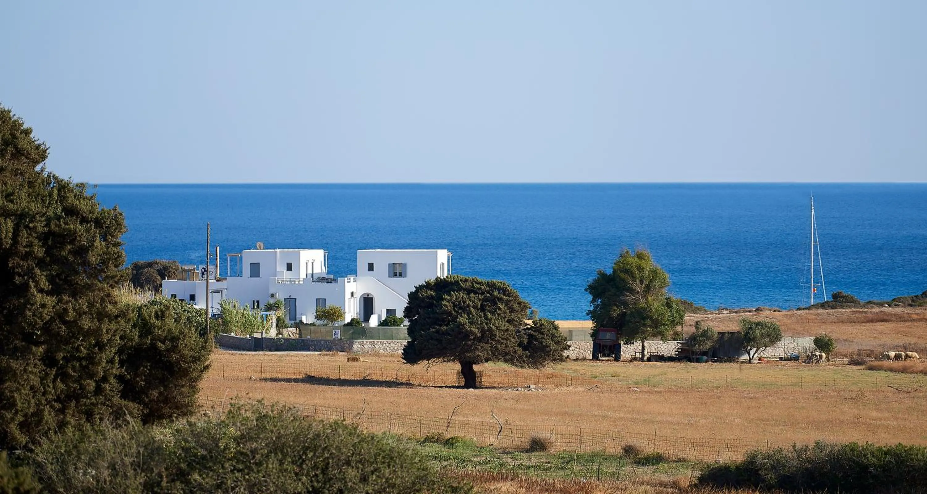 Property building in Muses Rooms Milos