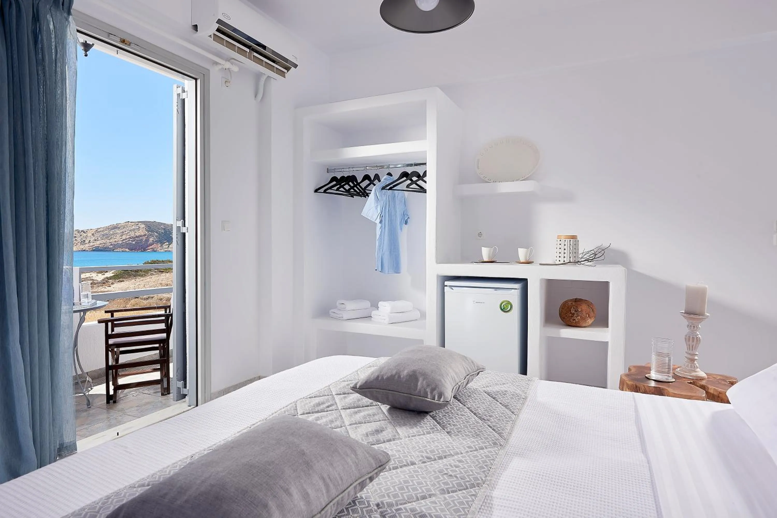 Bed in Muses Rooms Milos
