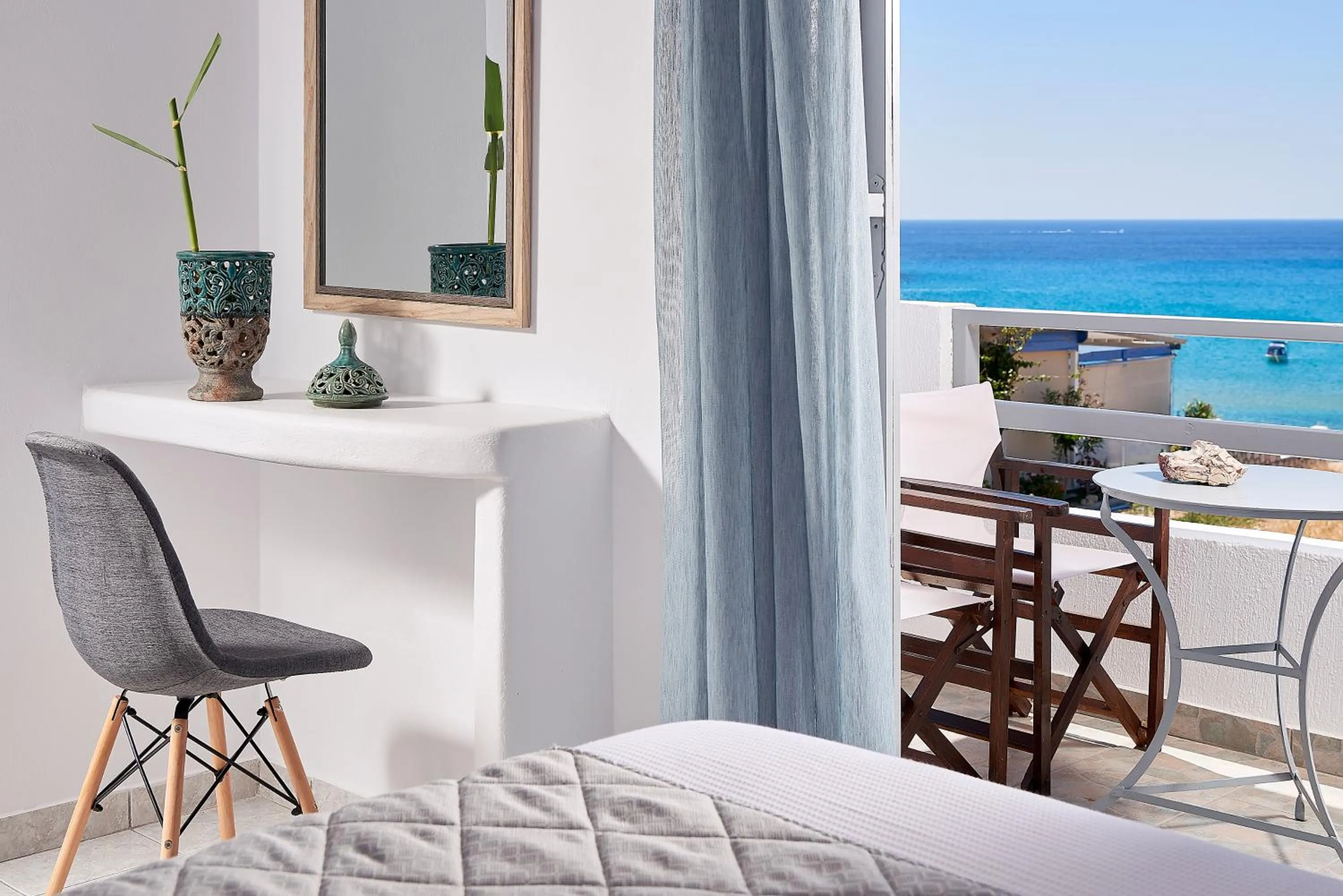 Photo of the whole room in Muses Rooms Milos