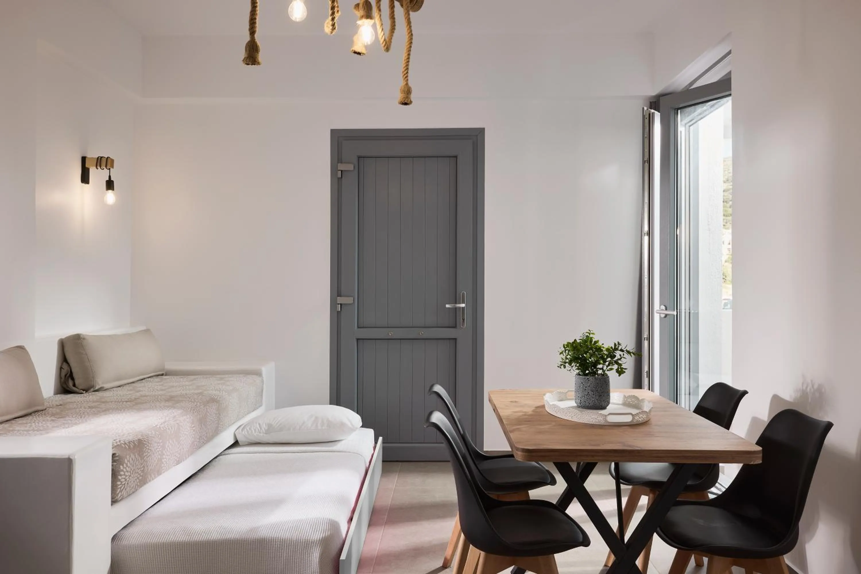 Photo of the whole room in Muses Rooms Milos