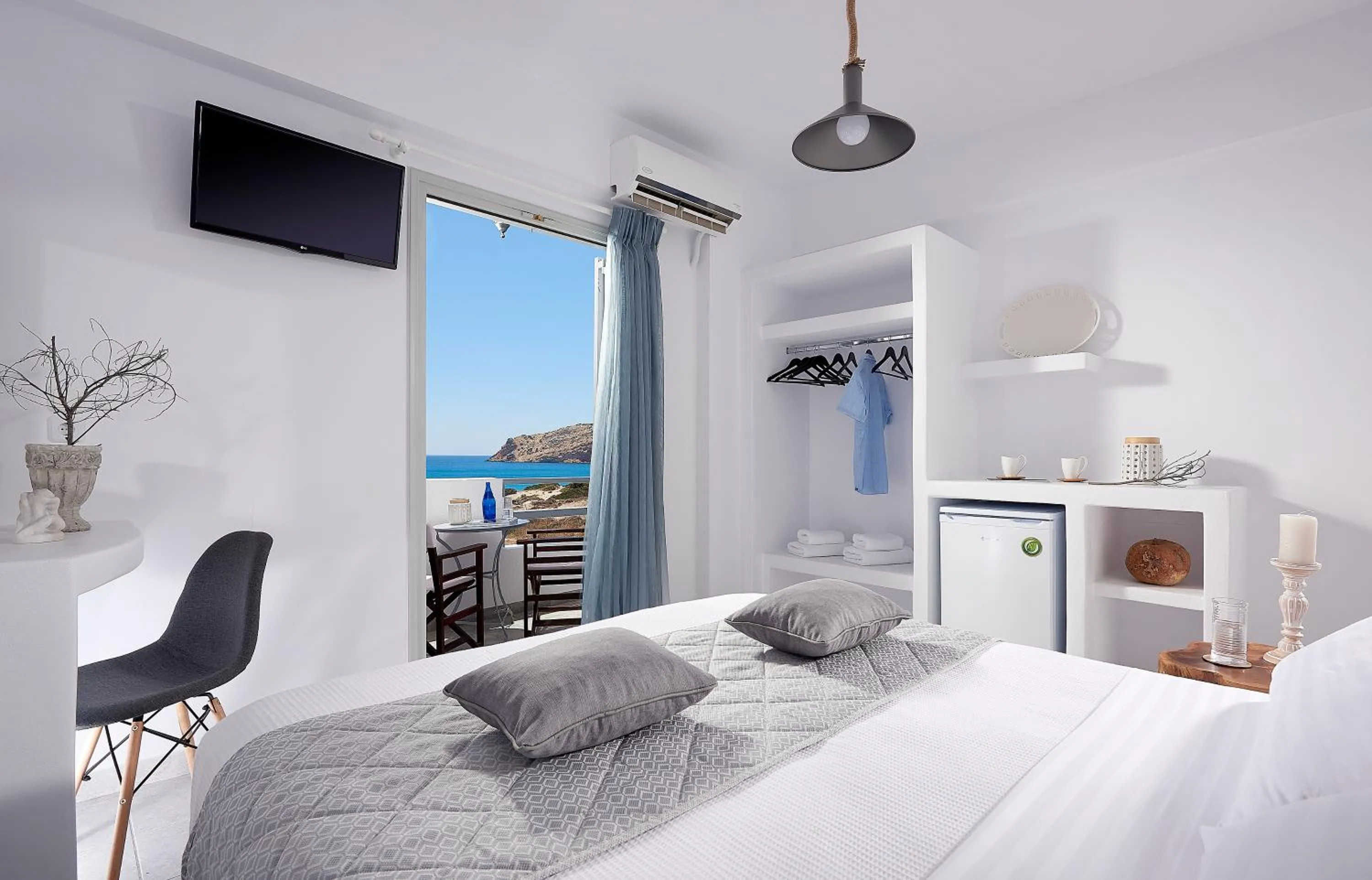 Bed in Muses Rooms Milos