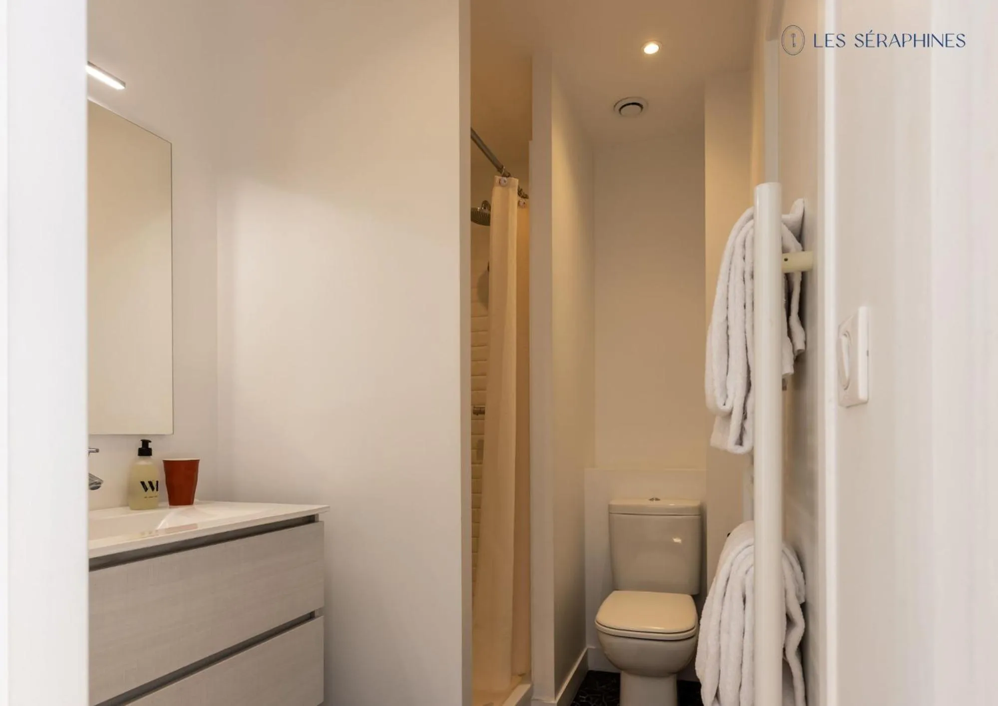 Toilet in Les Séraphines - Chambres d'hôtes - Guests house