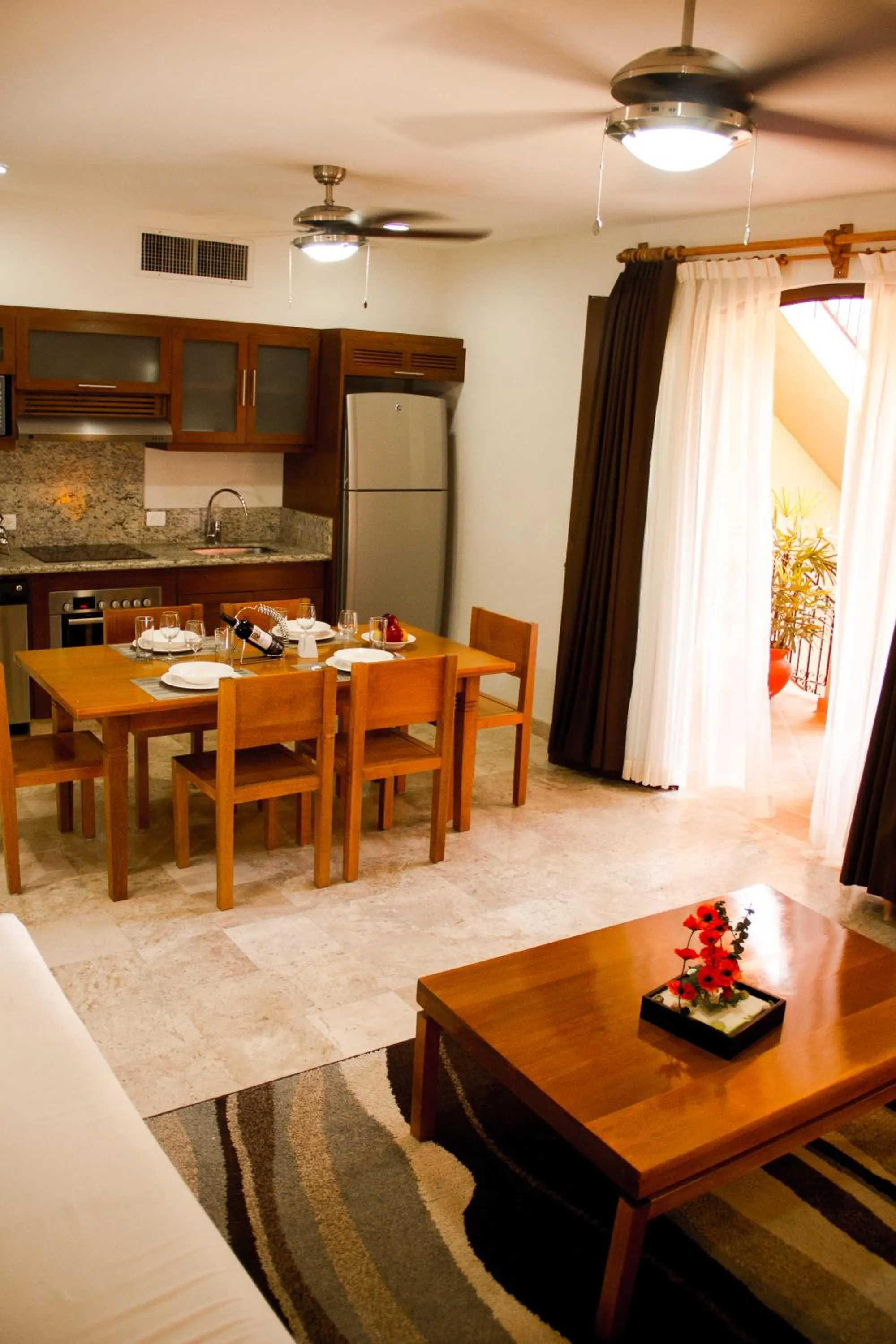 Dining area in Acanto Hotel Playa del Carmen, Trademark Collection by Wyndham