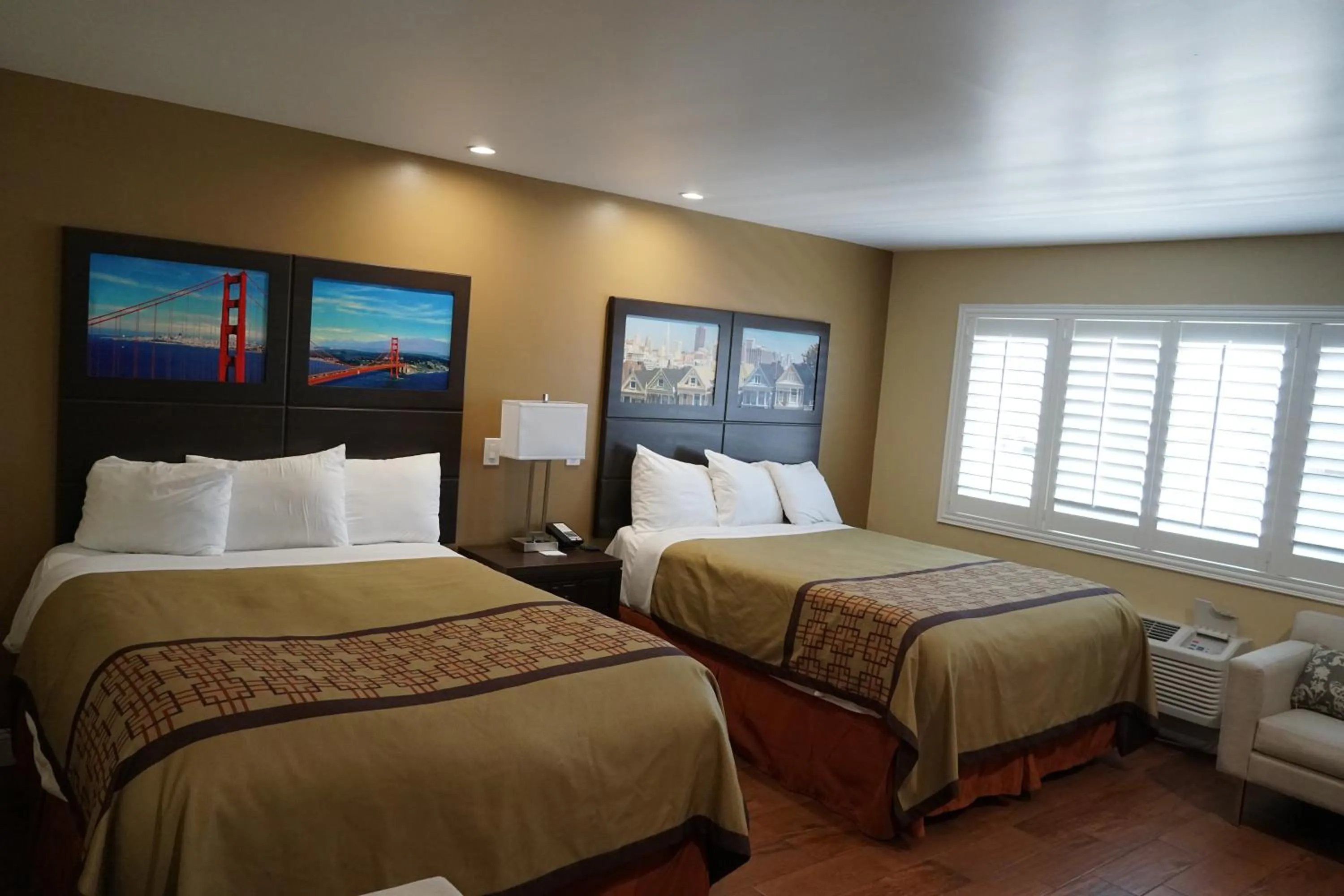 Bed in Muir Woods Lodge