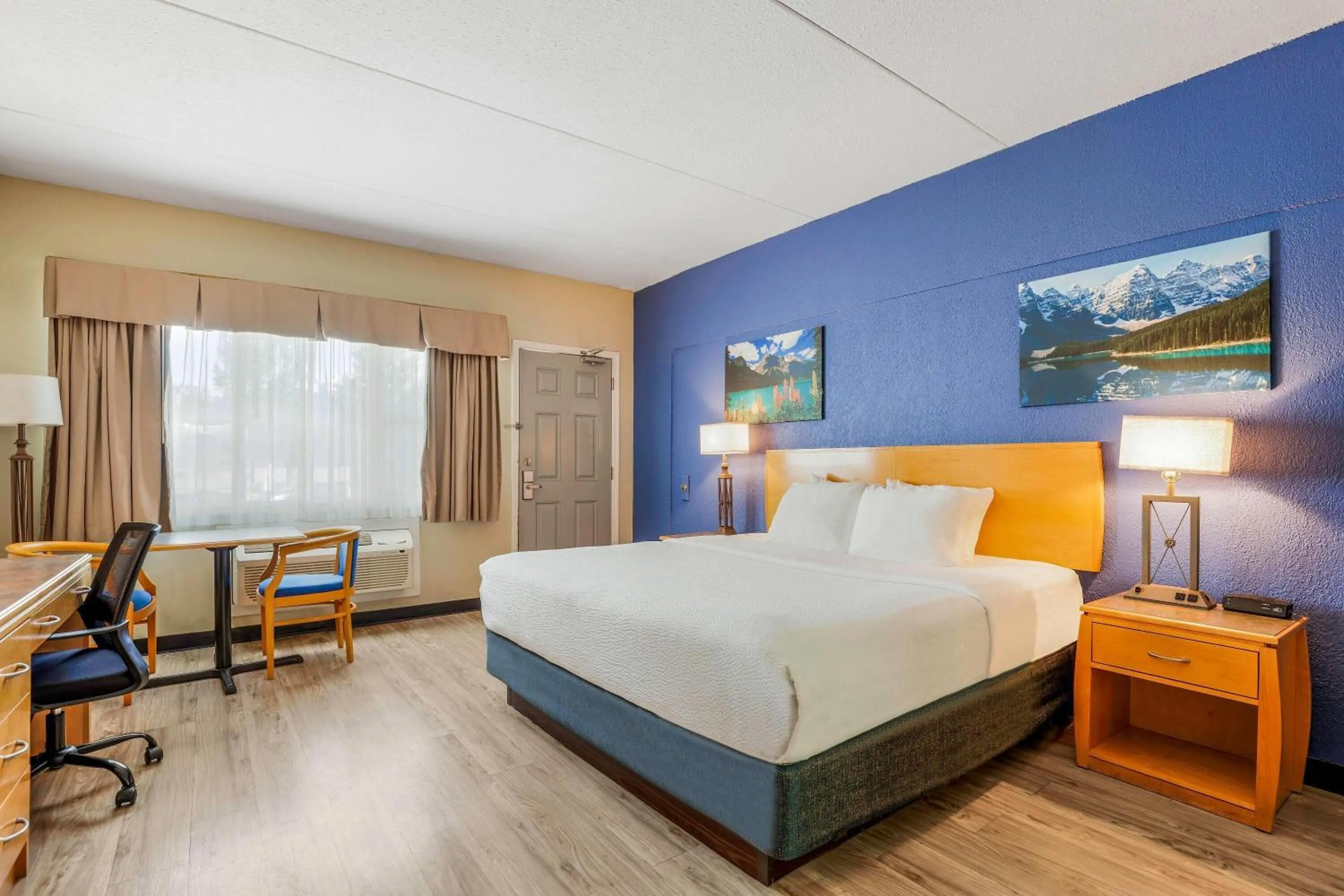 Bed in Days Inn by Wyndham Golden