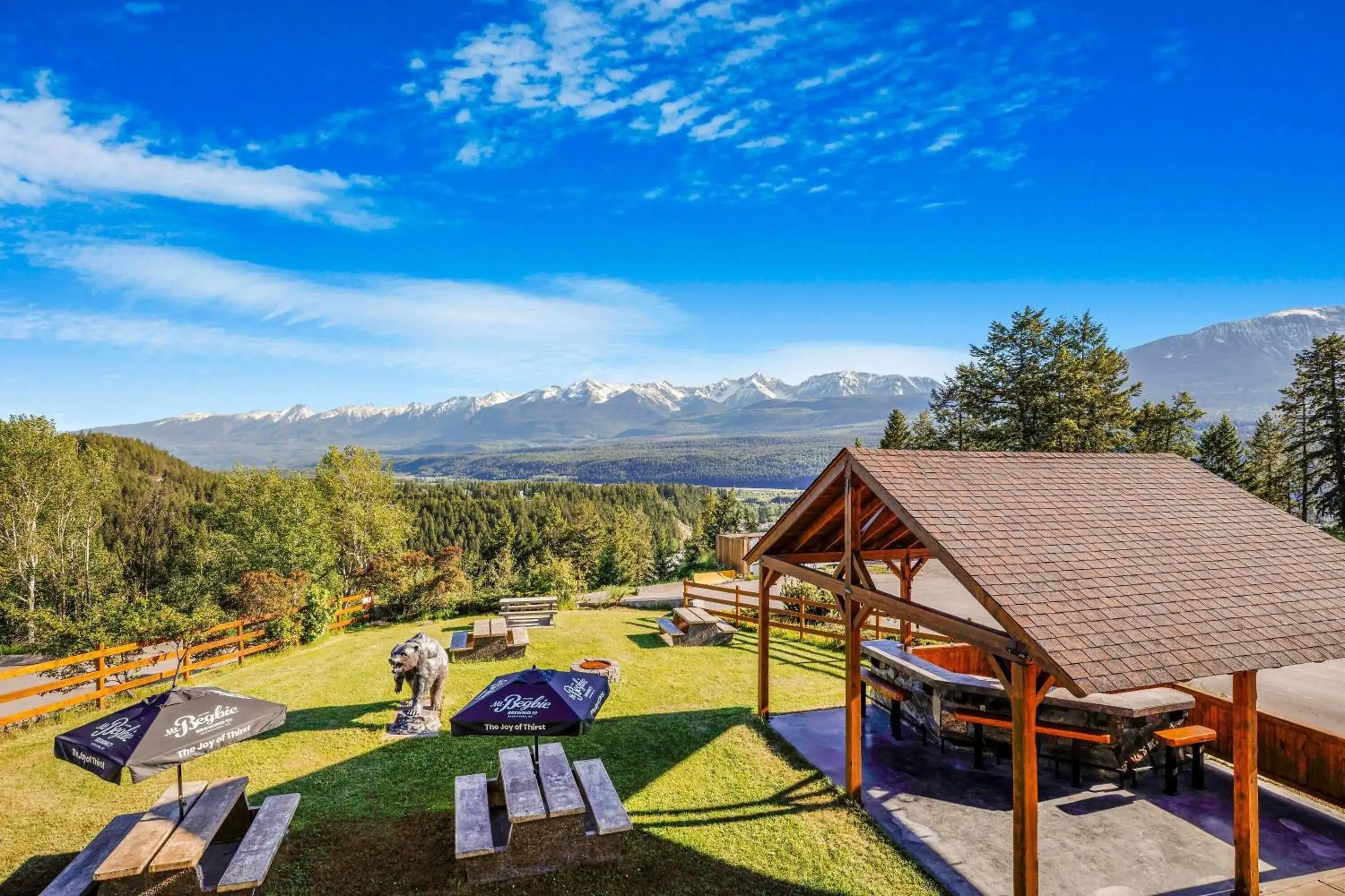 Inner courtyard view in Days Inn by Wyndham Golden Inner courtyard view in Days Inn by Wyndham Golden