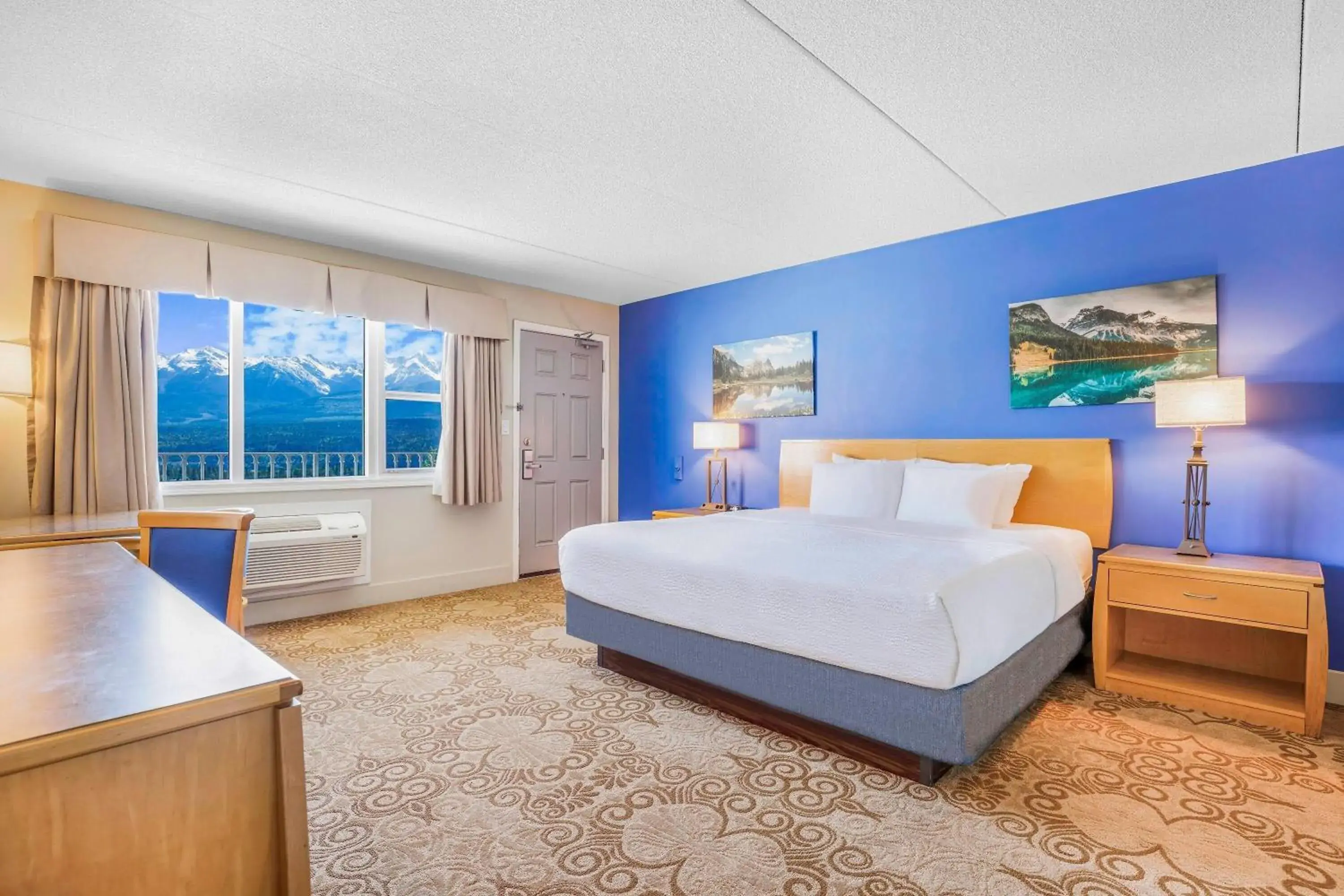 Bed in Days Inn by Wyndham Golden Bed in Days Inn by Wyndham Golden