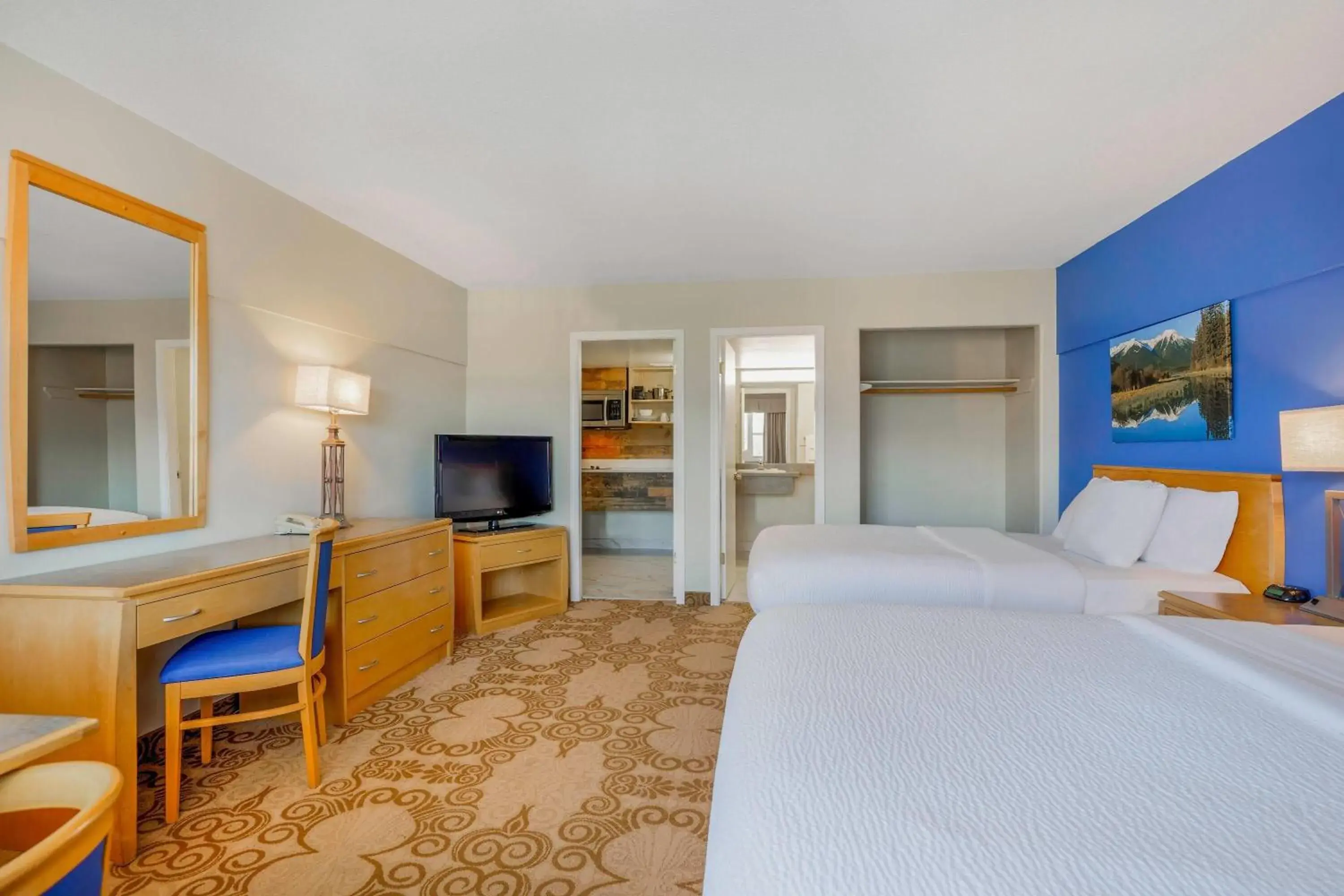Bed in Days Inn by Wyndham Golden Bed in Days Inn by Wyndham Golden