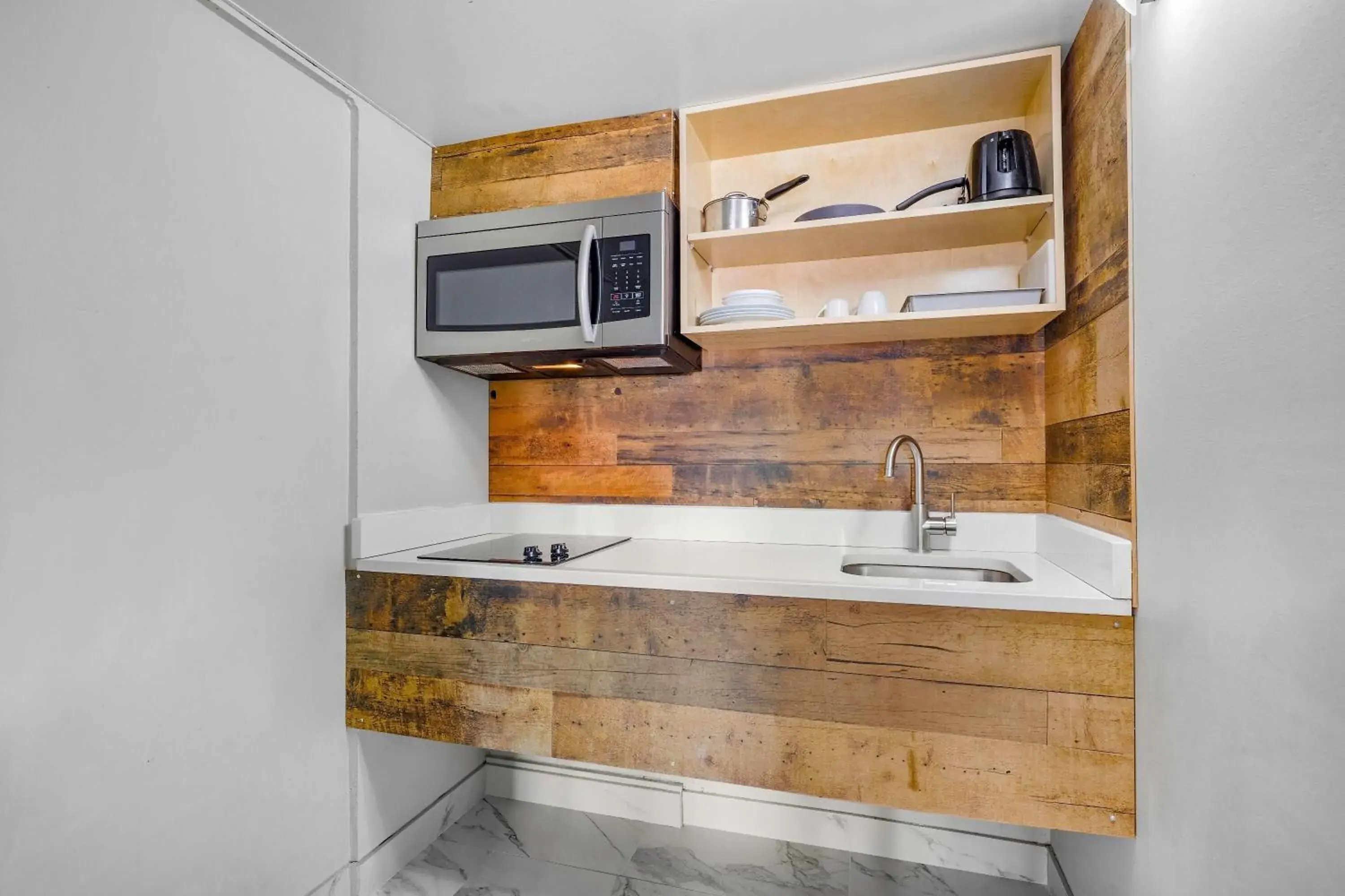 Bed in Days Inn by Wyndham Golden Bed in Days Inn by Wyndham Golden