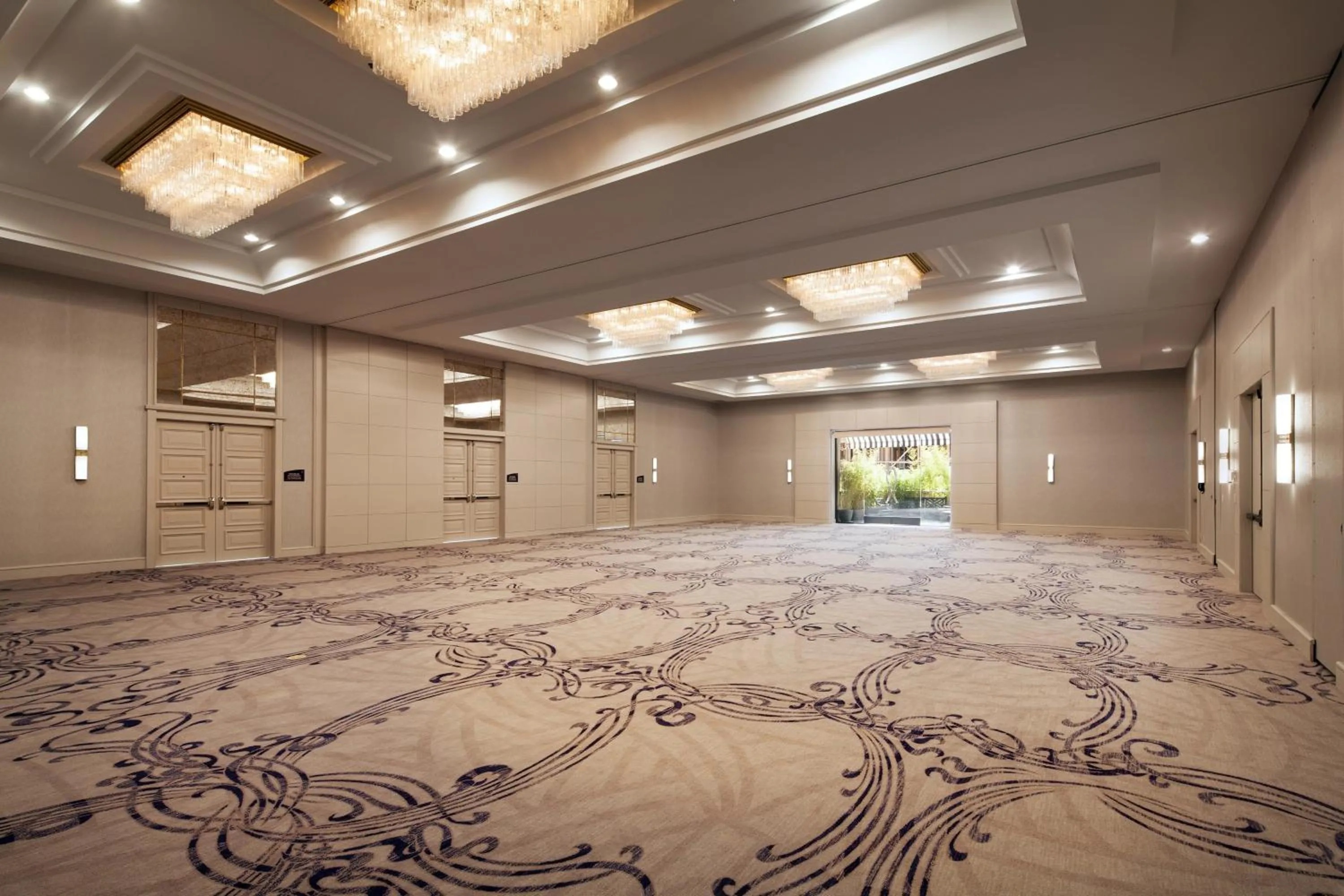 Meeting/conference room in Avenue of the Arts Costa Mesa, a Tribute Portfolio Hotel