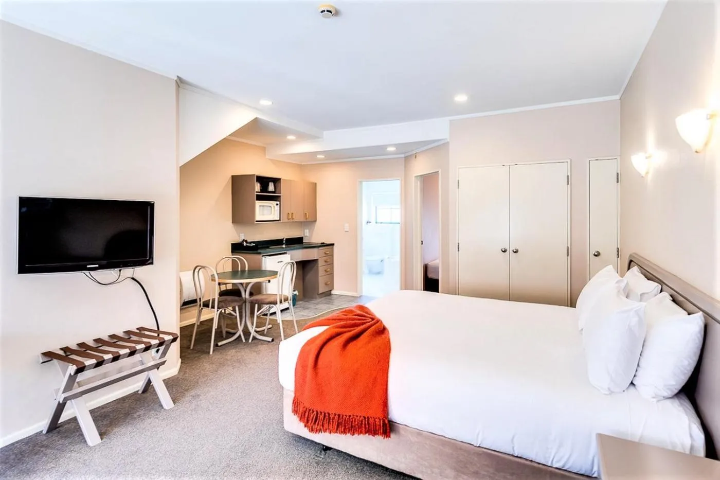 Other, Bed in Cumberland Court Motel