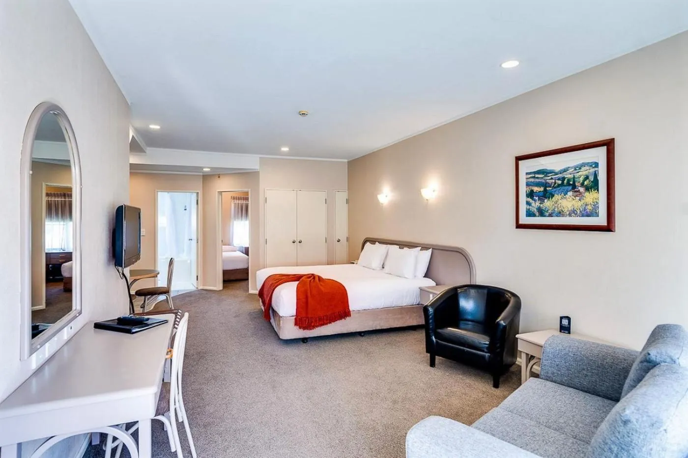 Photo of the whole room, Bed in Cumberland Court Motel