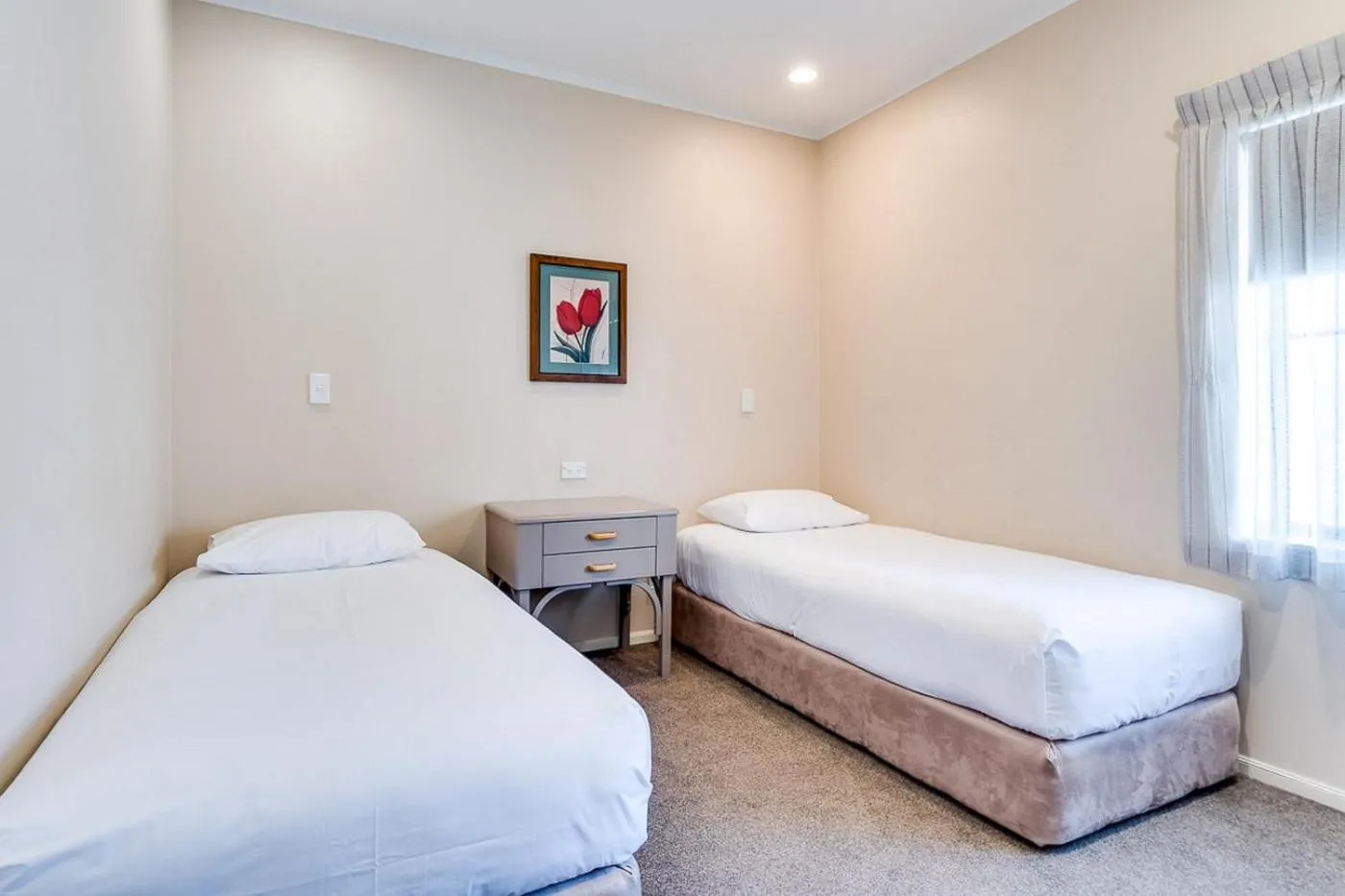 Bedroom, Bed in Cumberland Court Motel