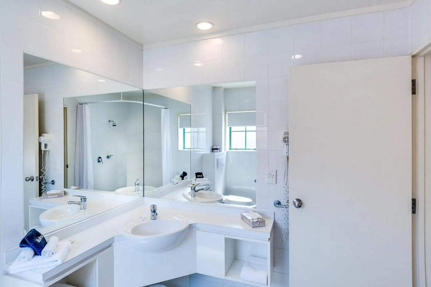 Bathroom in Cumberland Court Motel