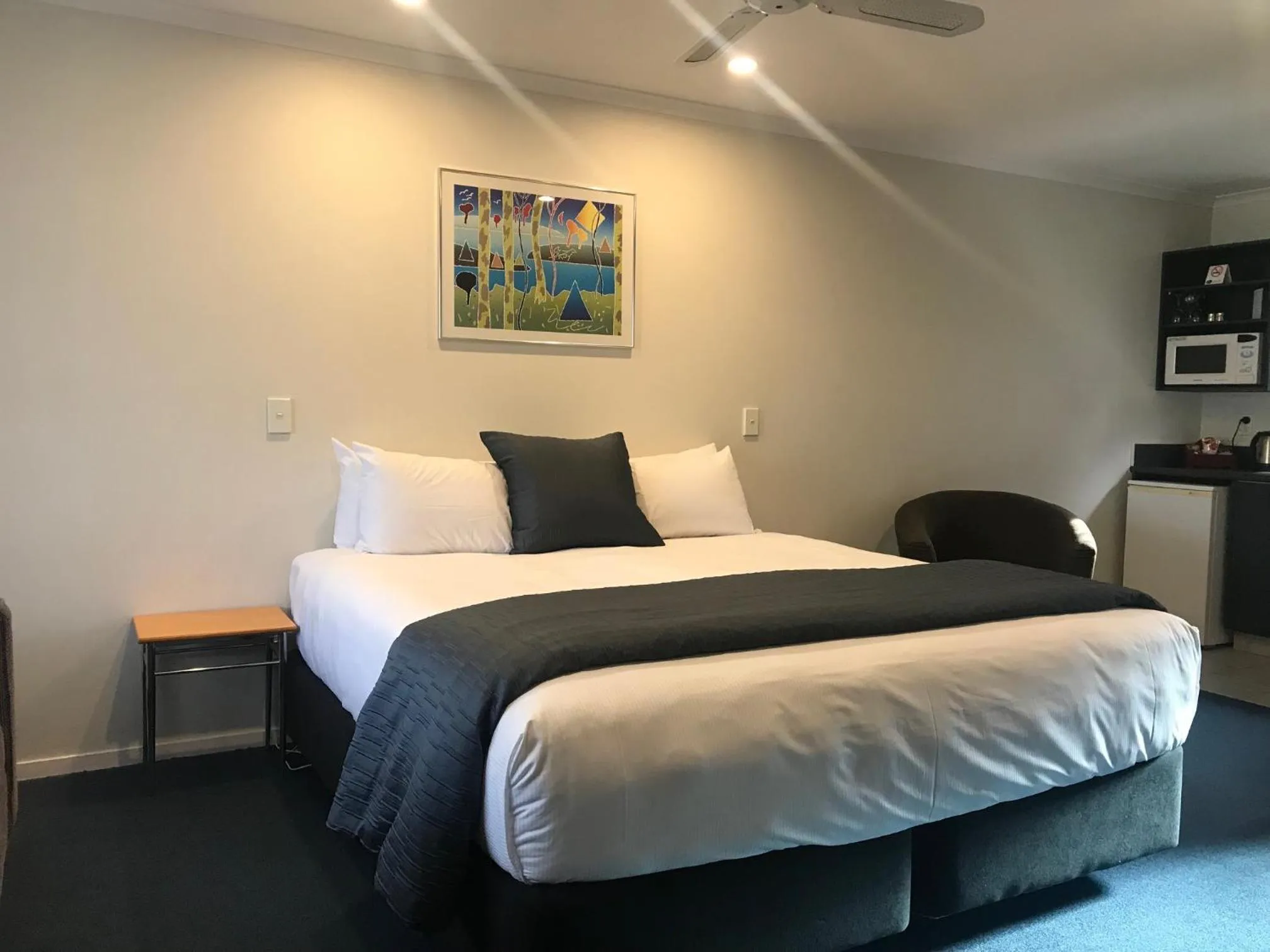 Bed in Claremonte Motor Lodge