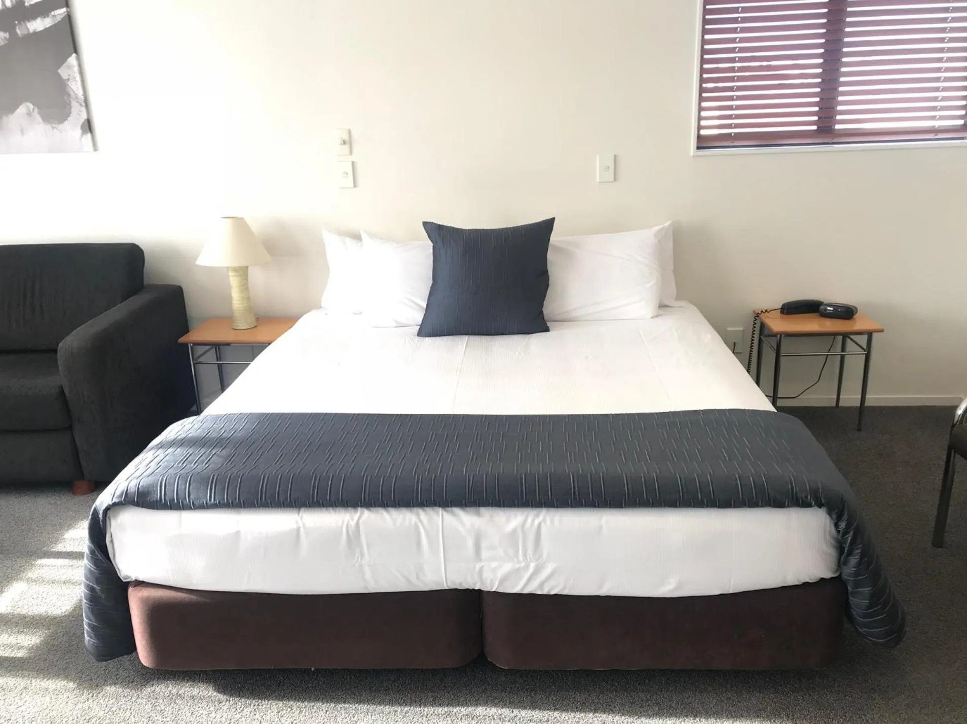 Bed in Claremonte Motor Lodge