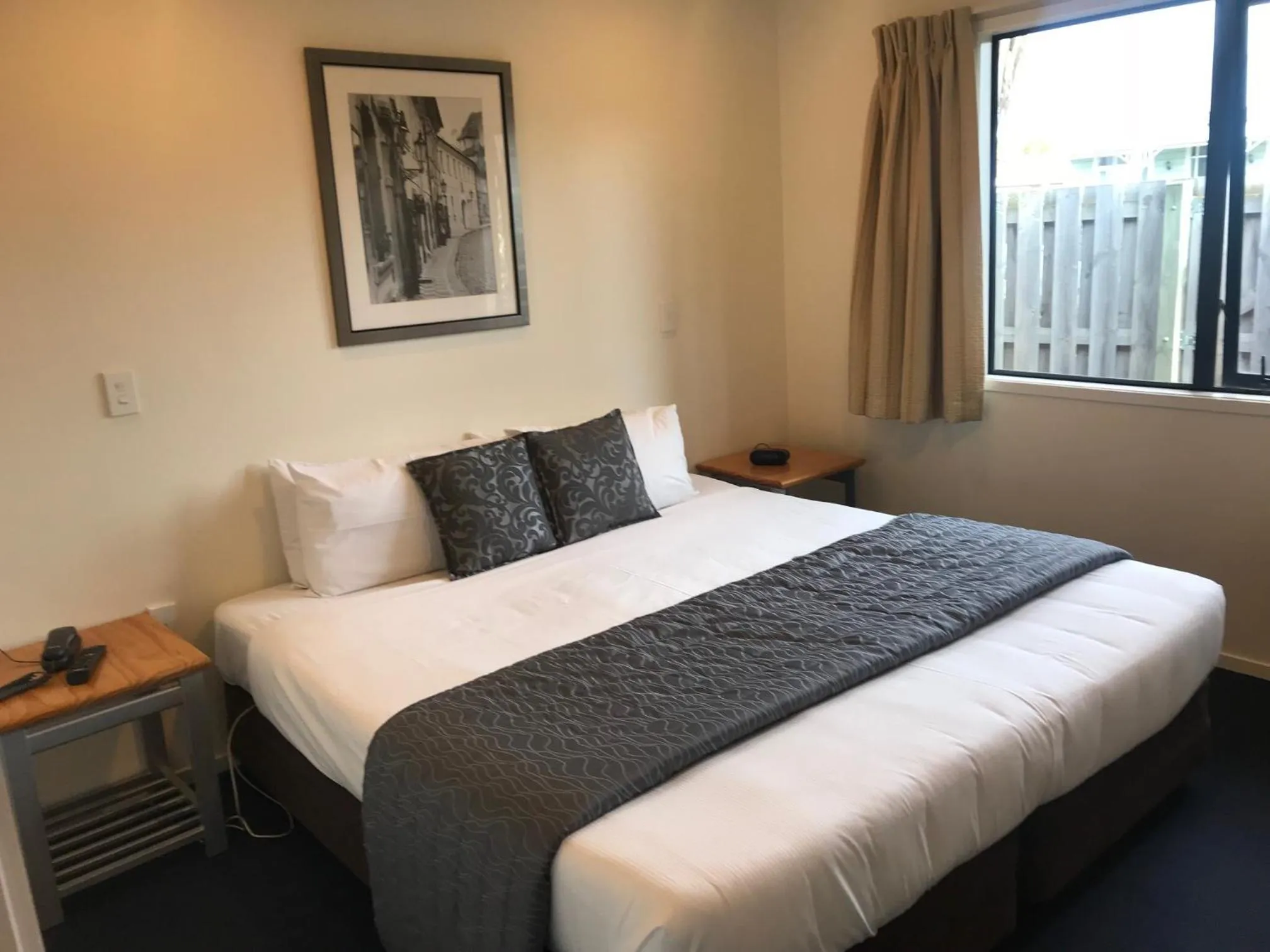 Bed in Claremonte Motor Lodge