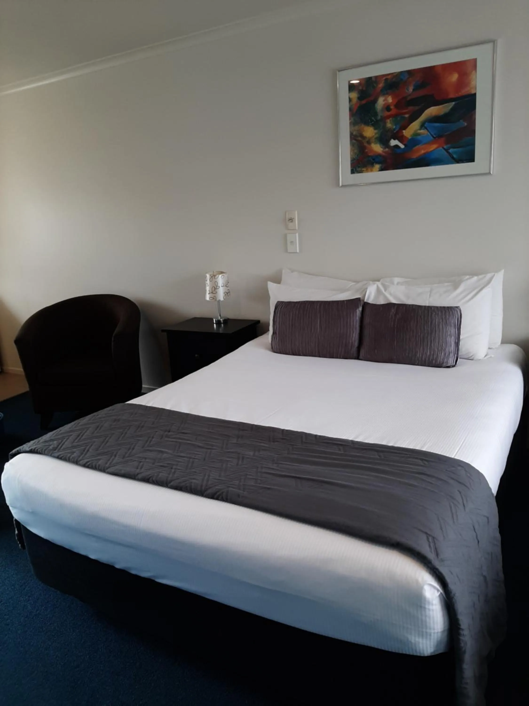 Bed in Claremonte Motor Lodge