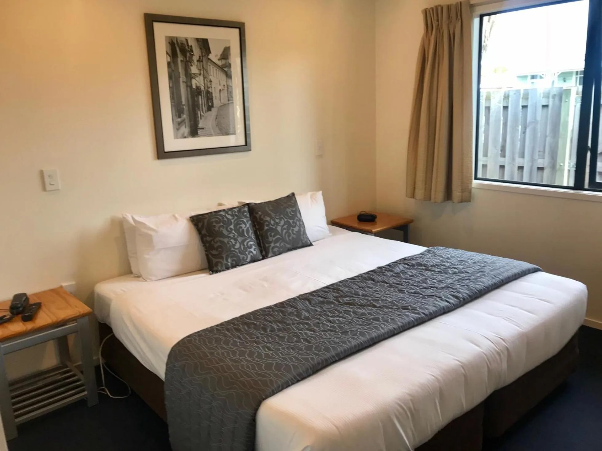 Bed in Claremonte Motor Lodge