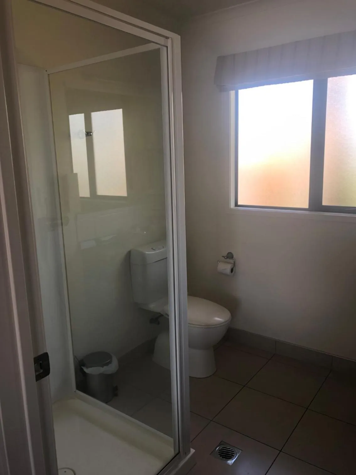 Toilet in Claremonte Motor Lodge