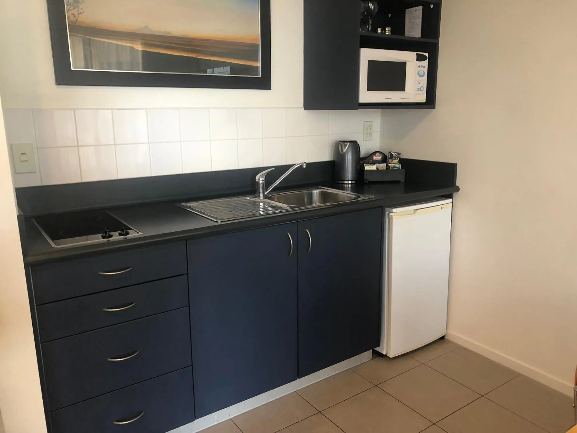 Kitchen or kitchenette in Claremonte Motor Lodge