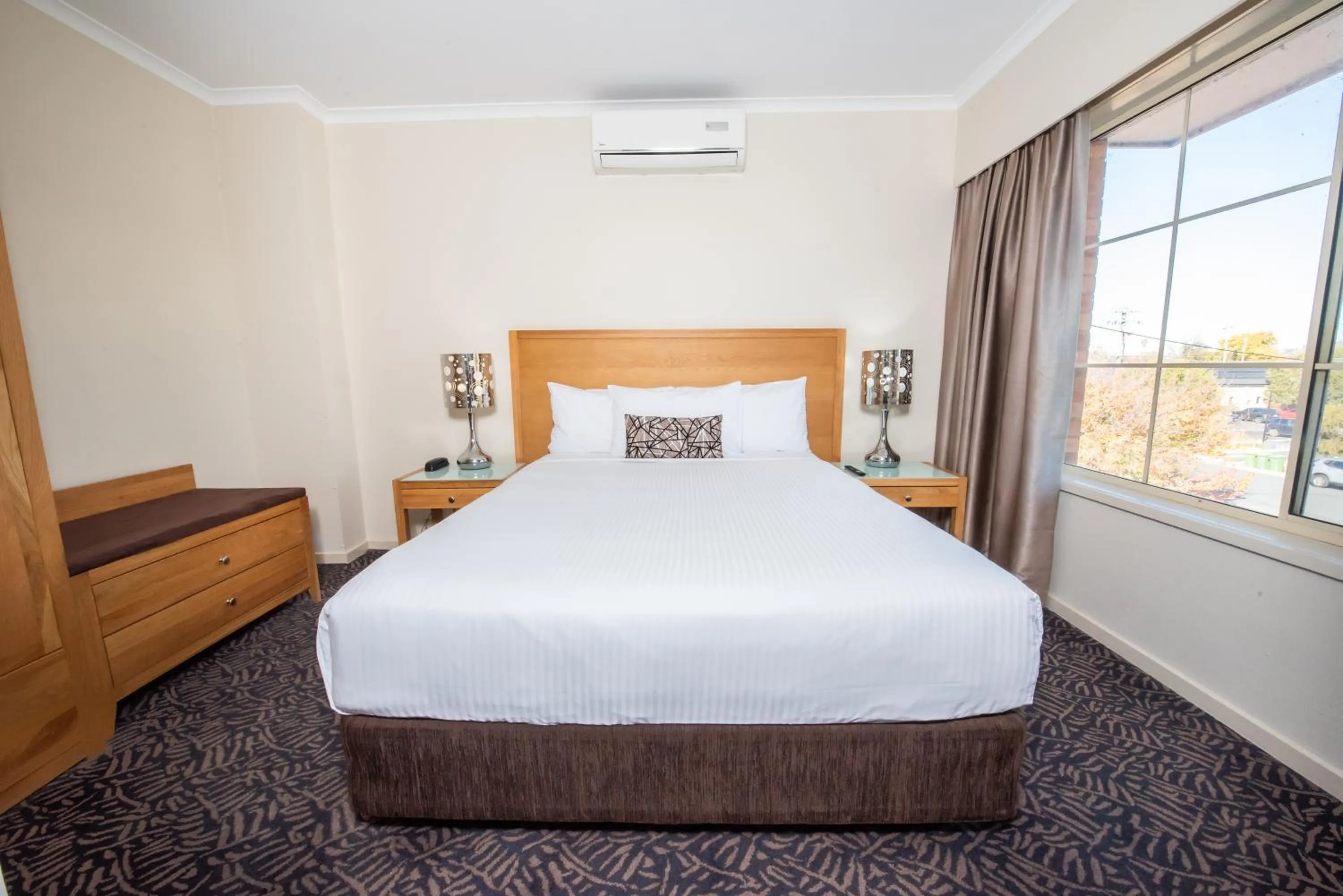 Bedroom, Bed in Best Western Plus Hovell Tree Inn