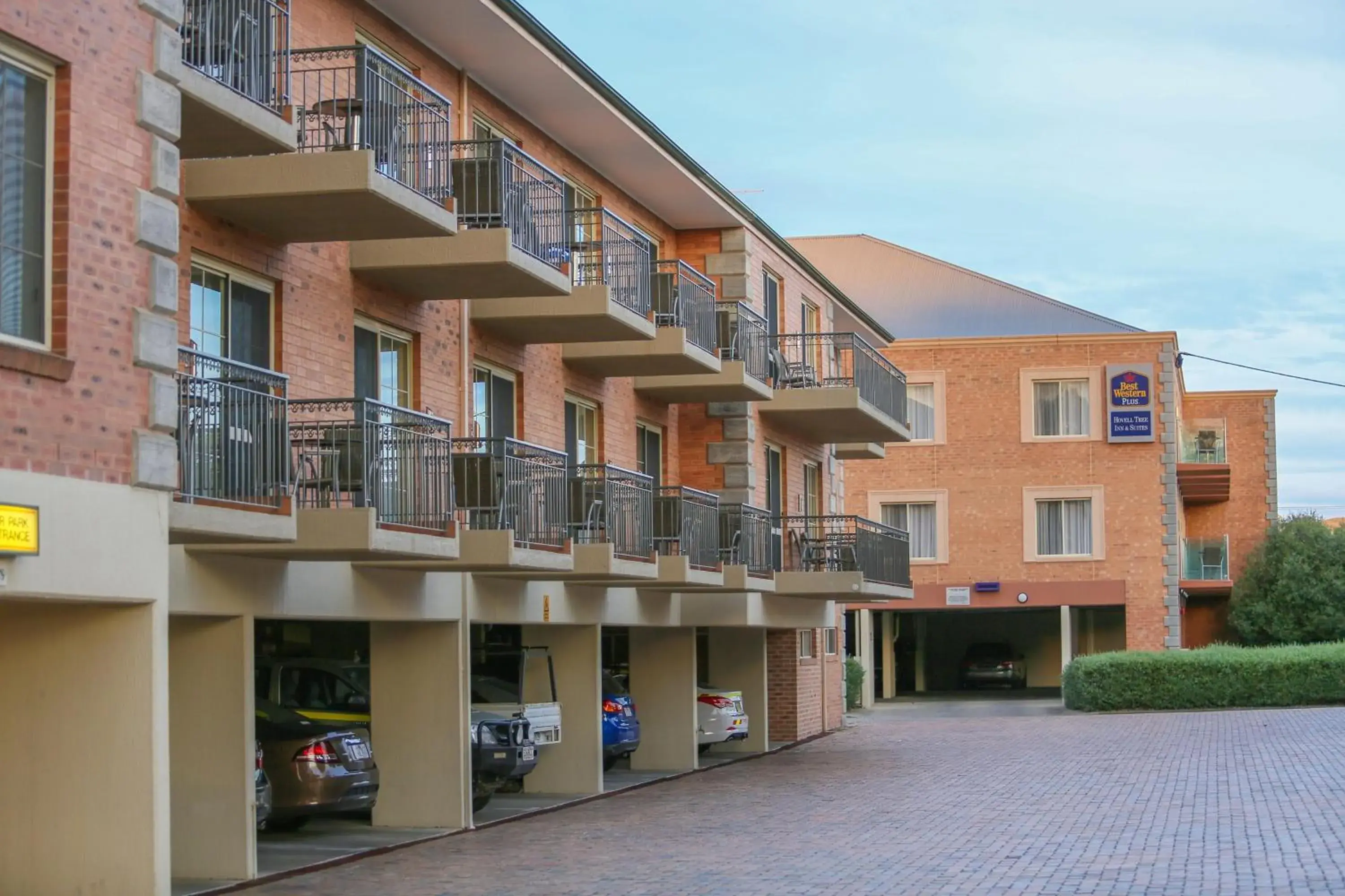 Facade/entrance in Best Western Plus Hovell Tree Inn Facade/entrance in Best Western Plus Hovell Tree Inn