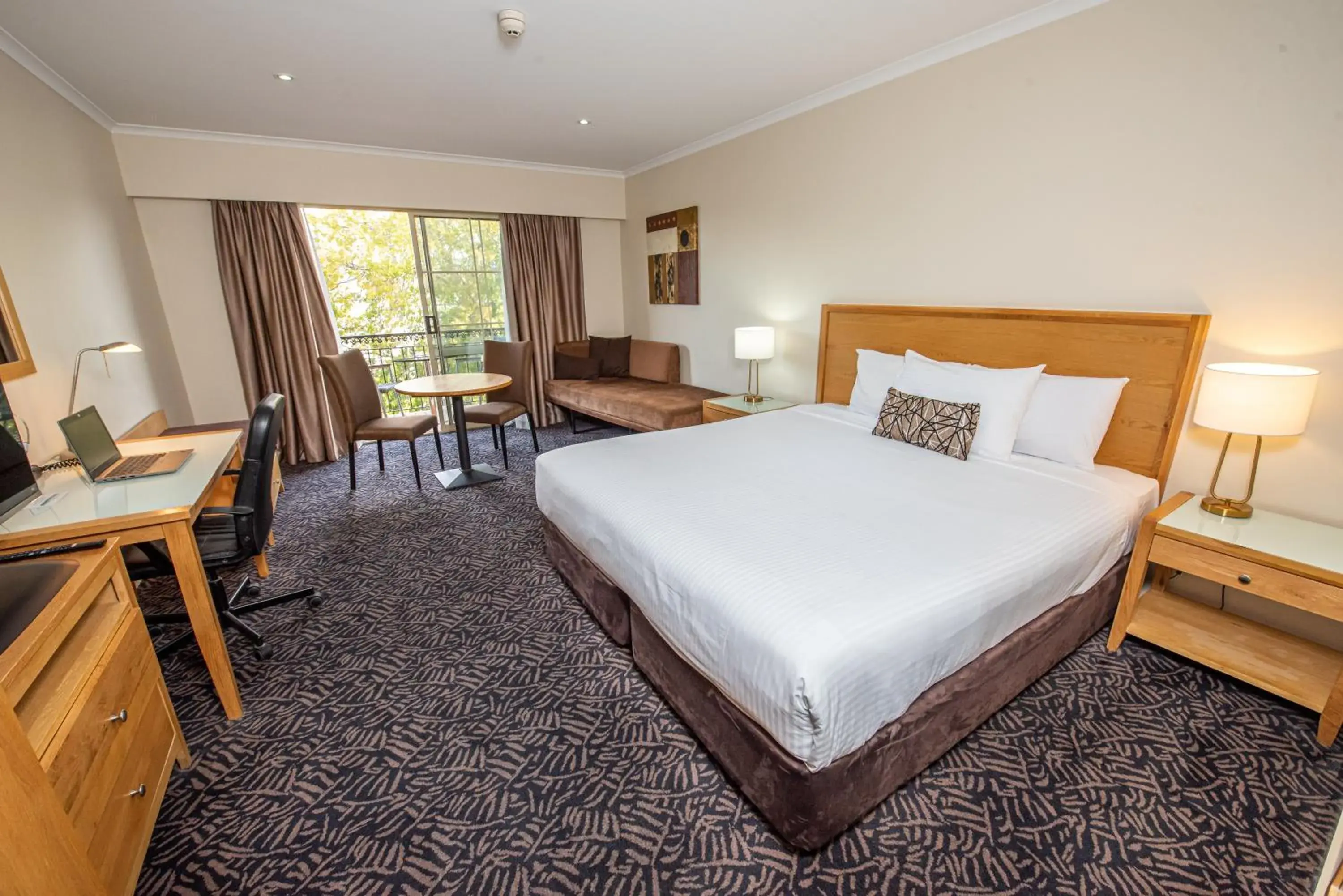Business facilities, Bed in Best Western Plus Hovell Tree Inn Business facilities, Bed in Best Western Plus Hovell Tree Inn