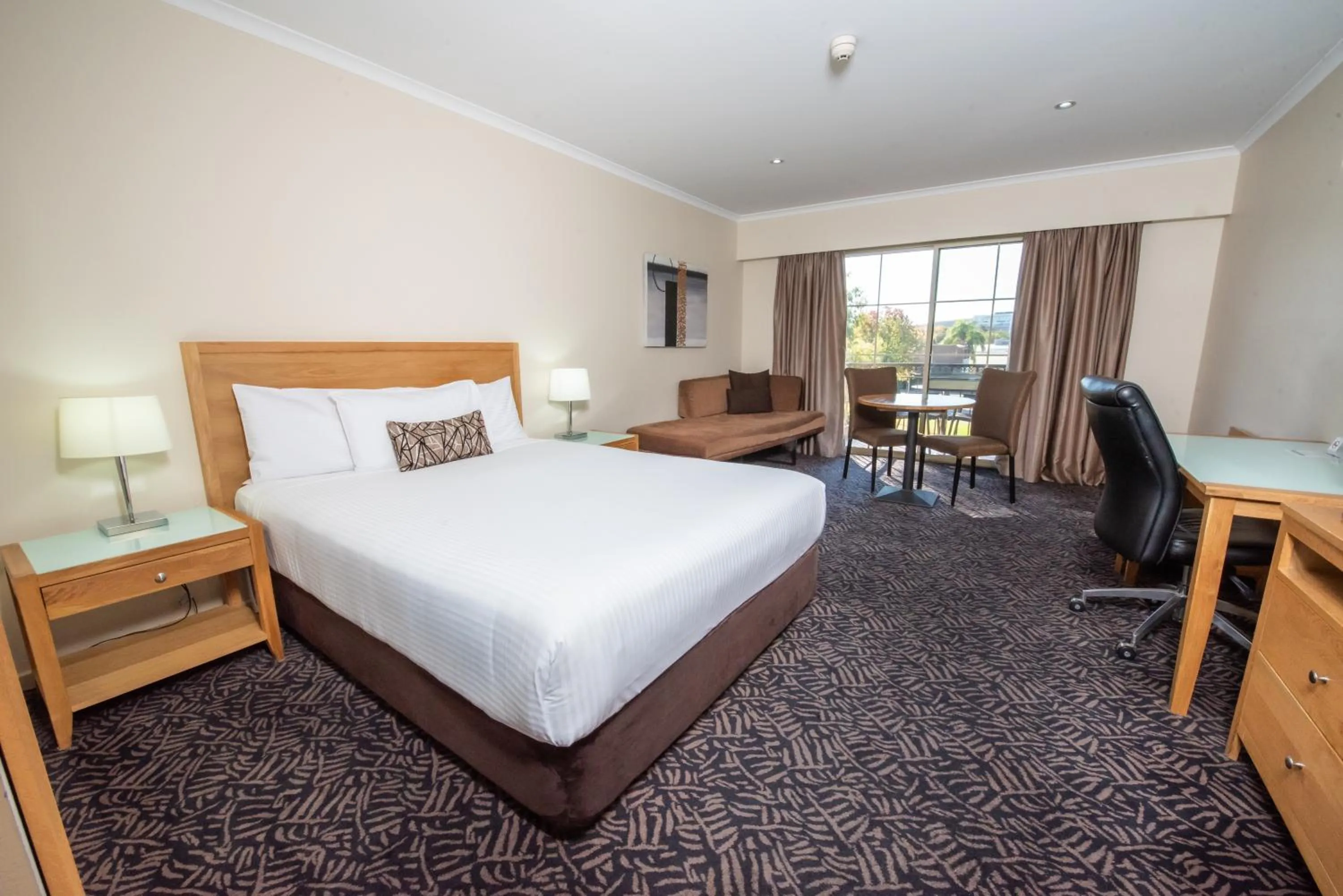 Bedroom, Bed in Best Western Plus Hovell Tree Inn