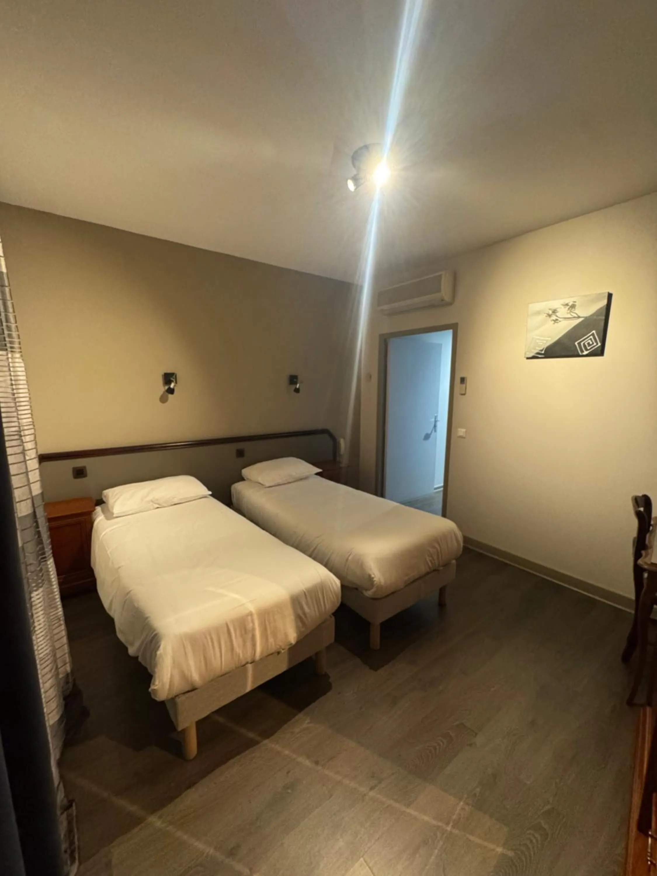 Bed in Hôtel restaurant HENRY