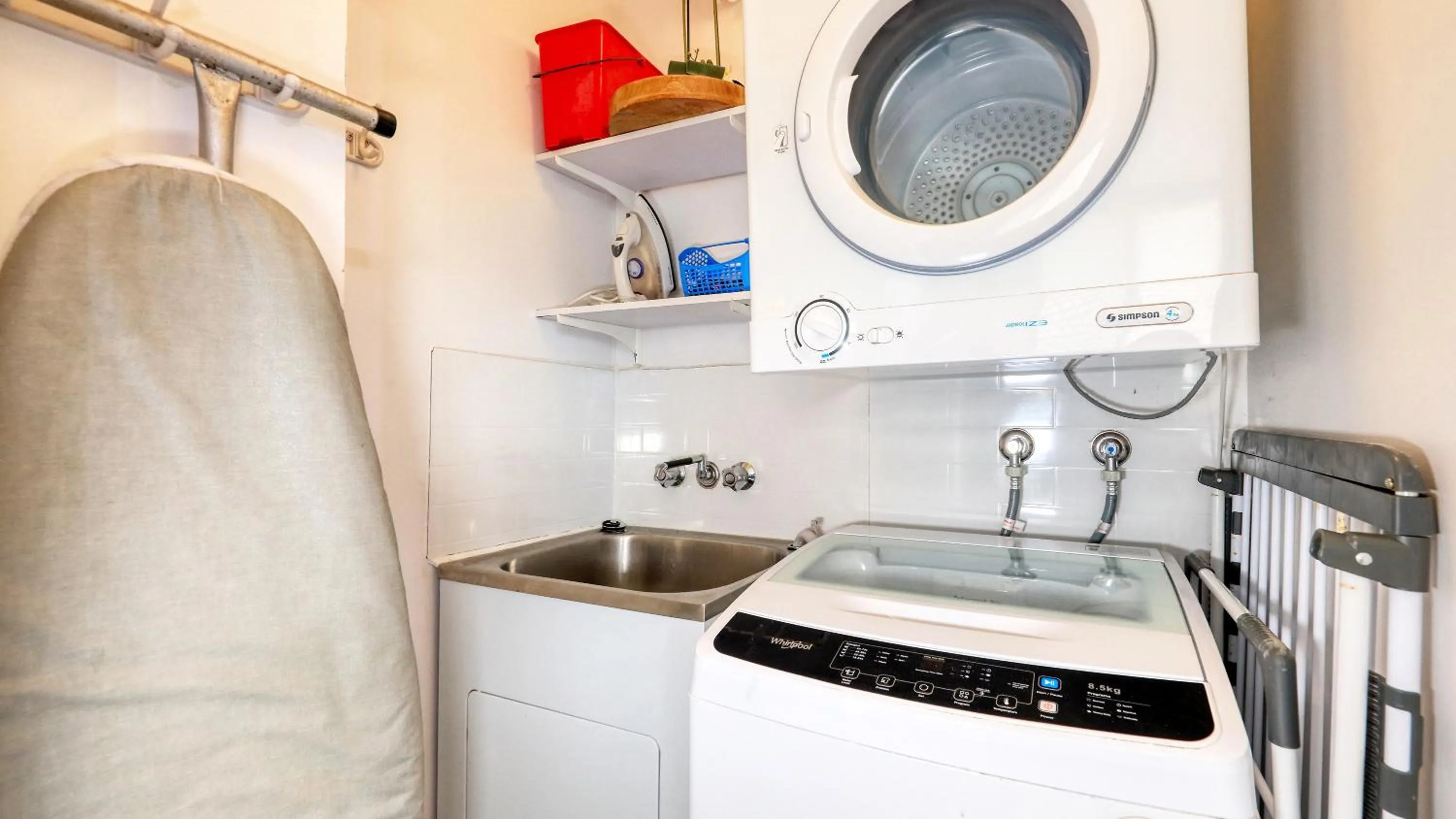 washing machine in Merrima Court Holidays