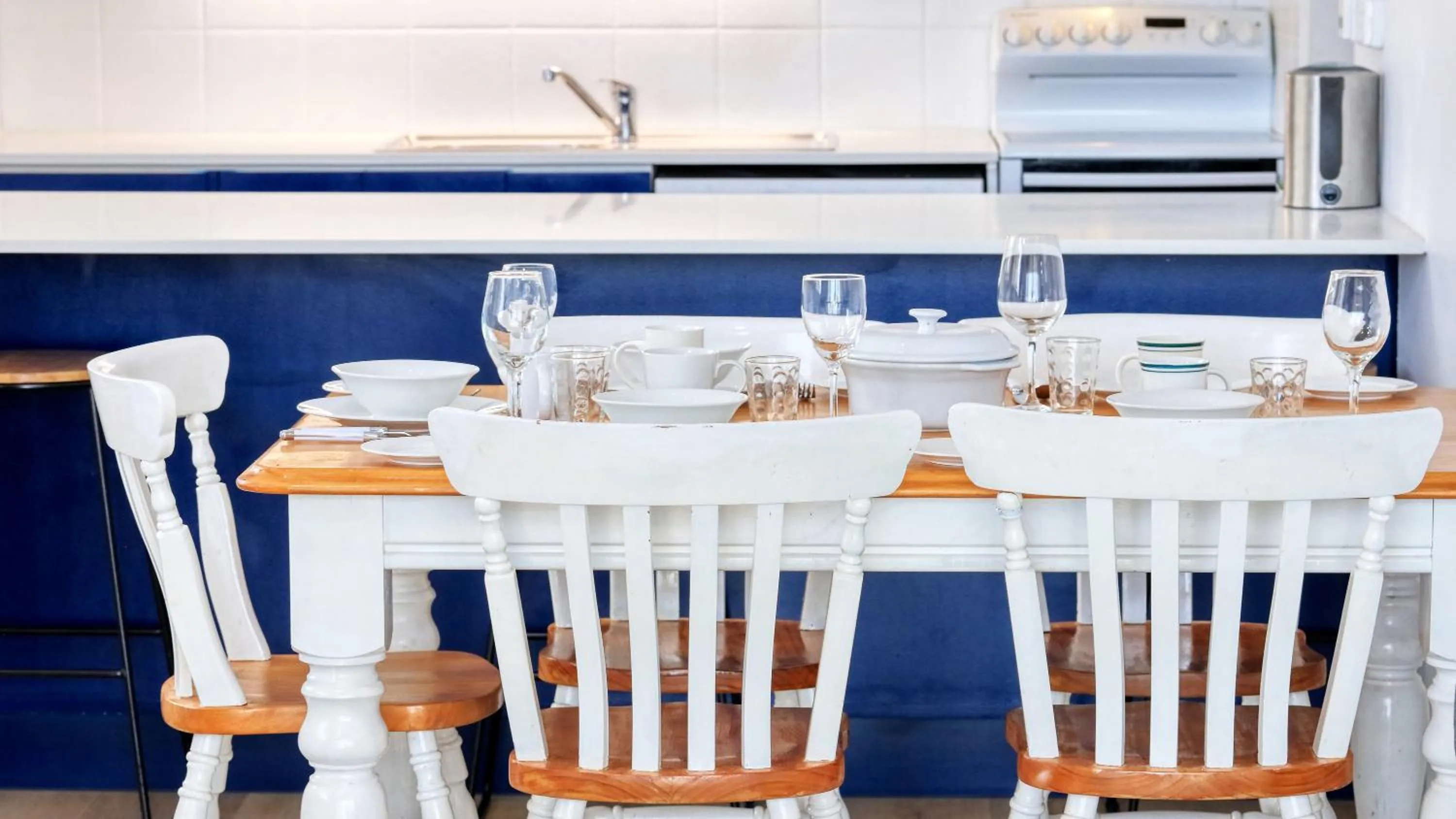 Dining area in Merrima Court Holidays