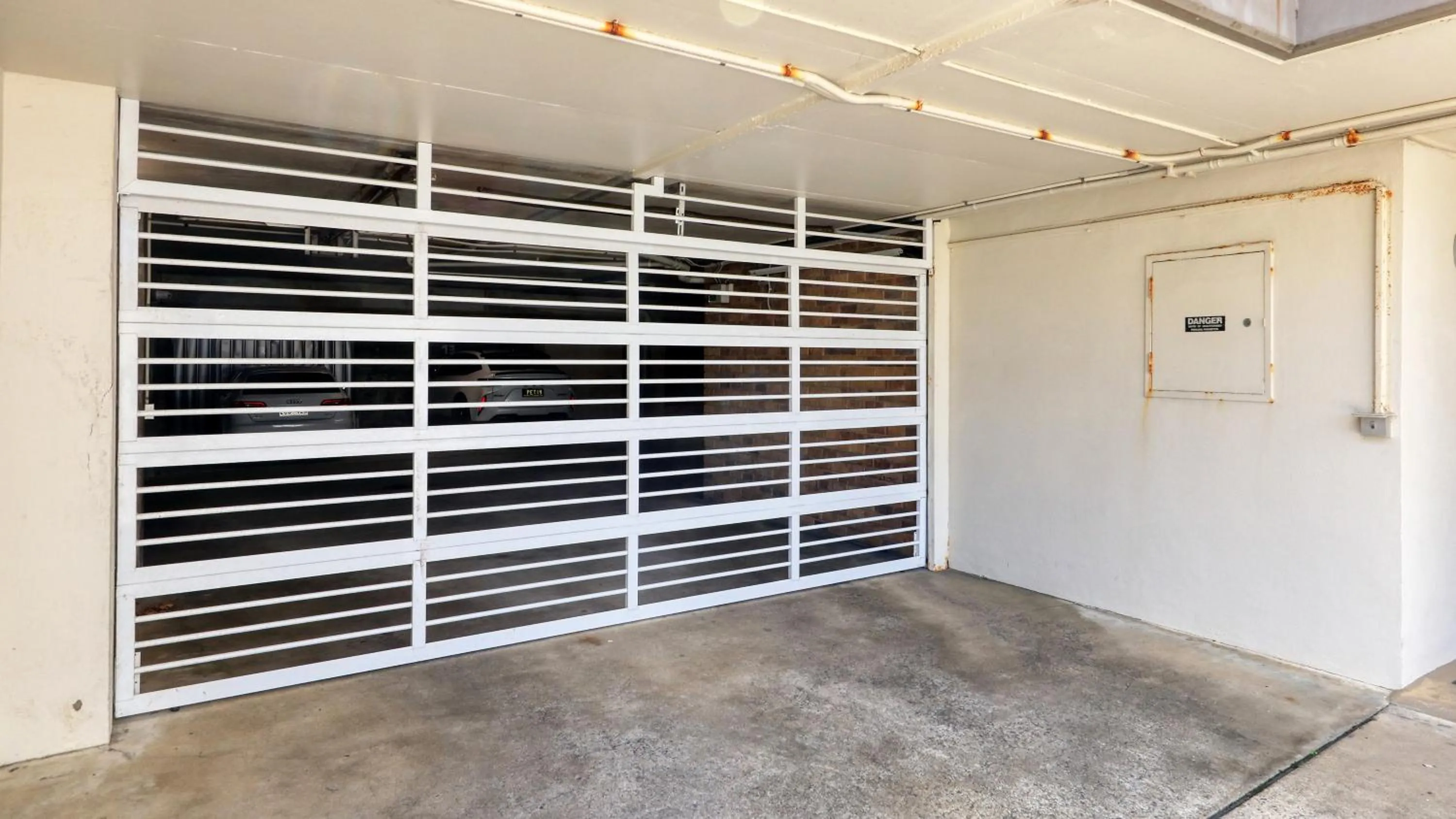 Parking in Merrima Court Holidays