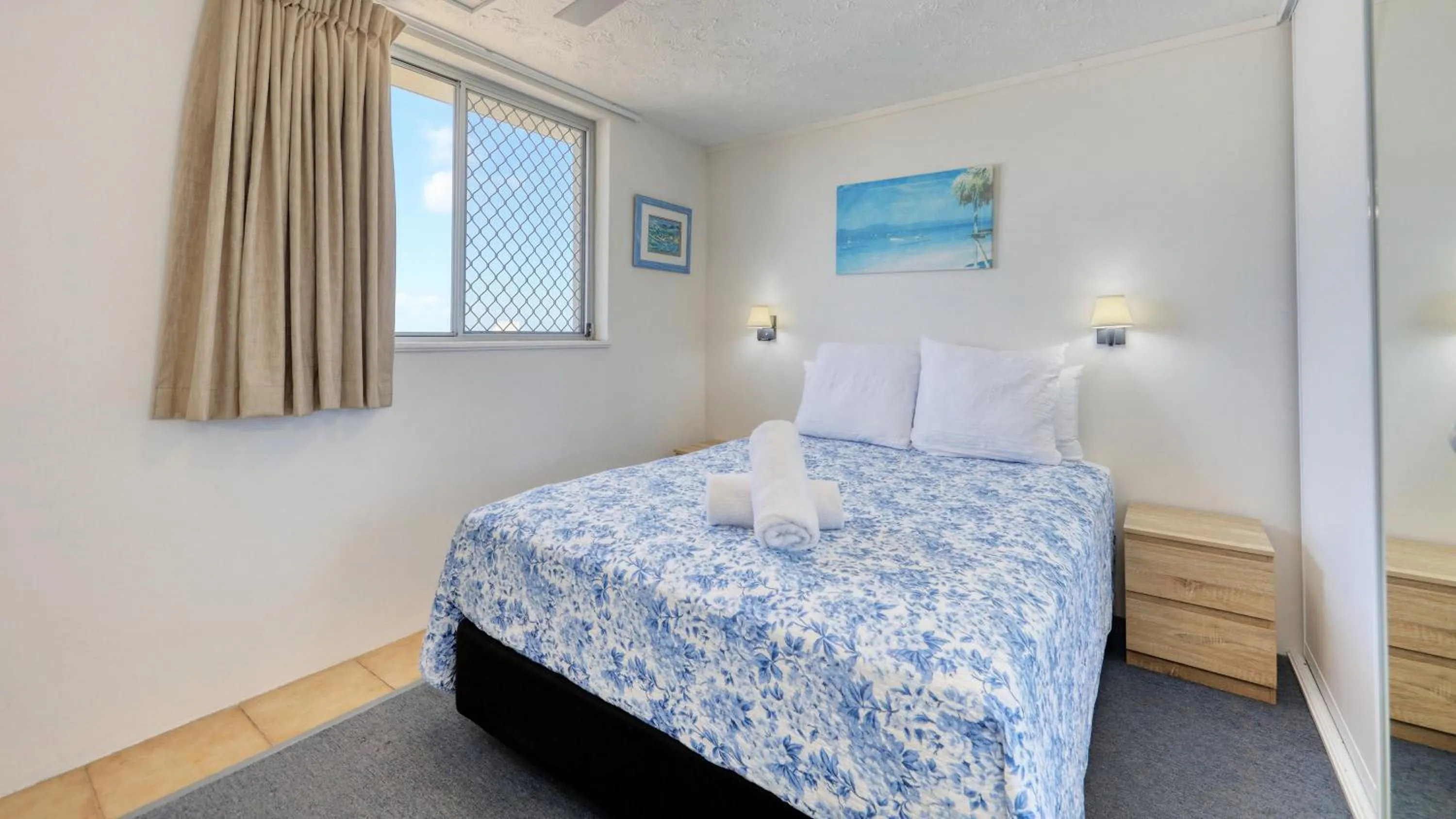 Bed in Merrima Court Holidays