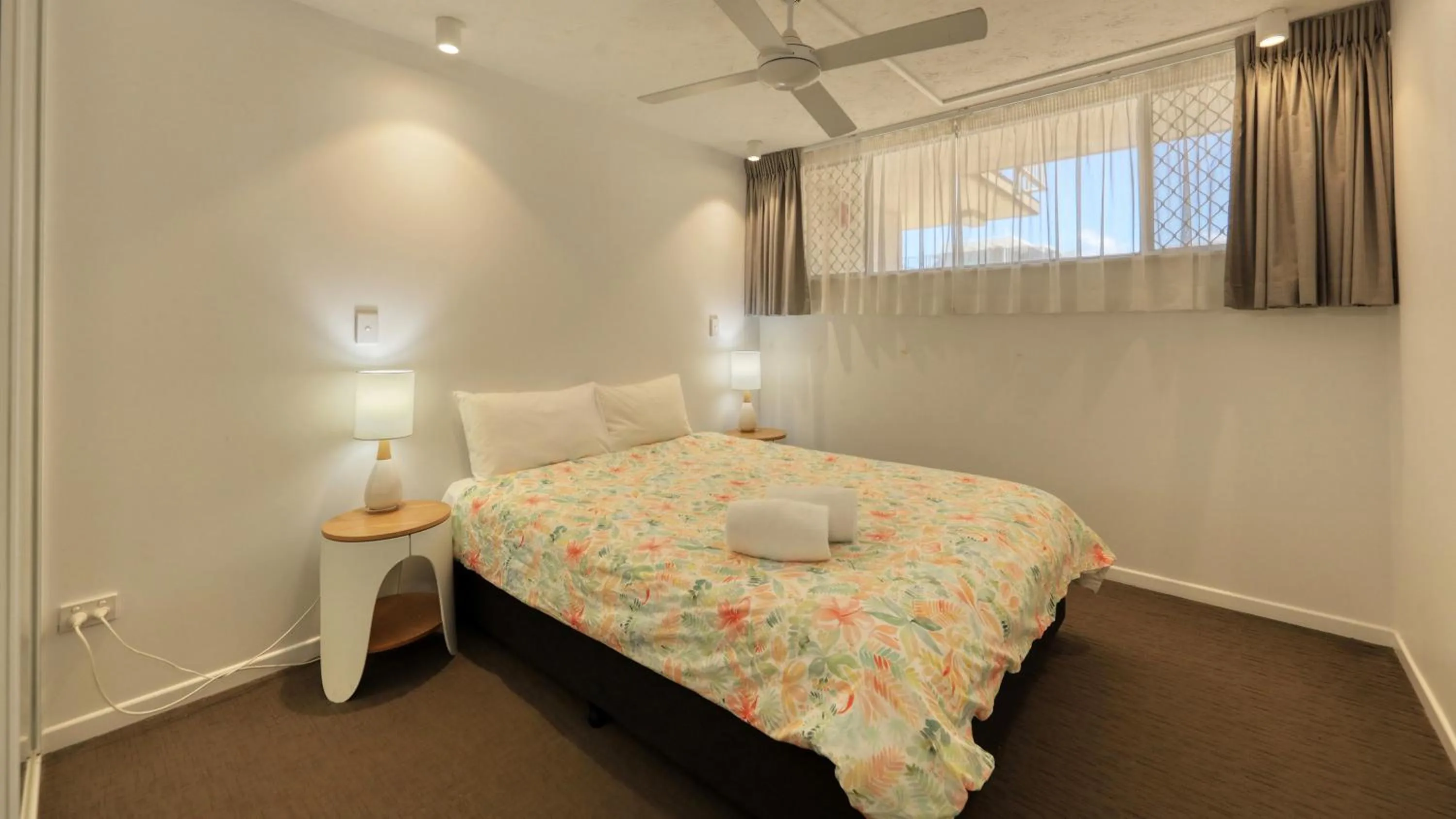 Bed in Merrima Court Holidays