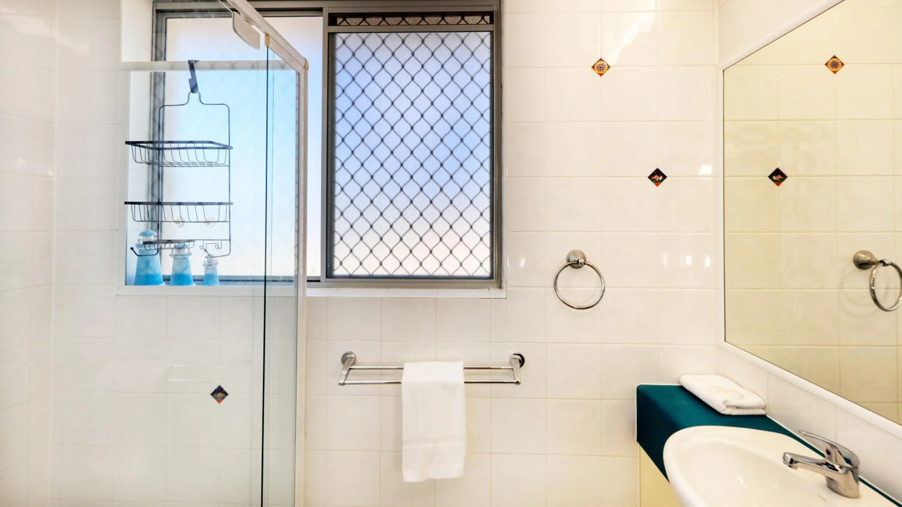 Bathroom in Merrima Court Holidays