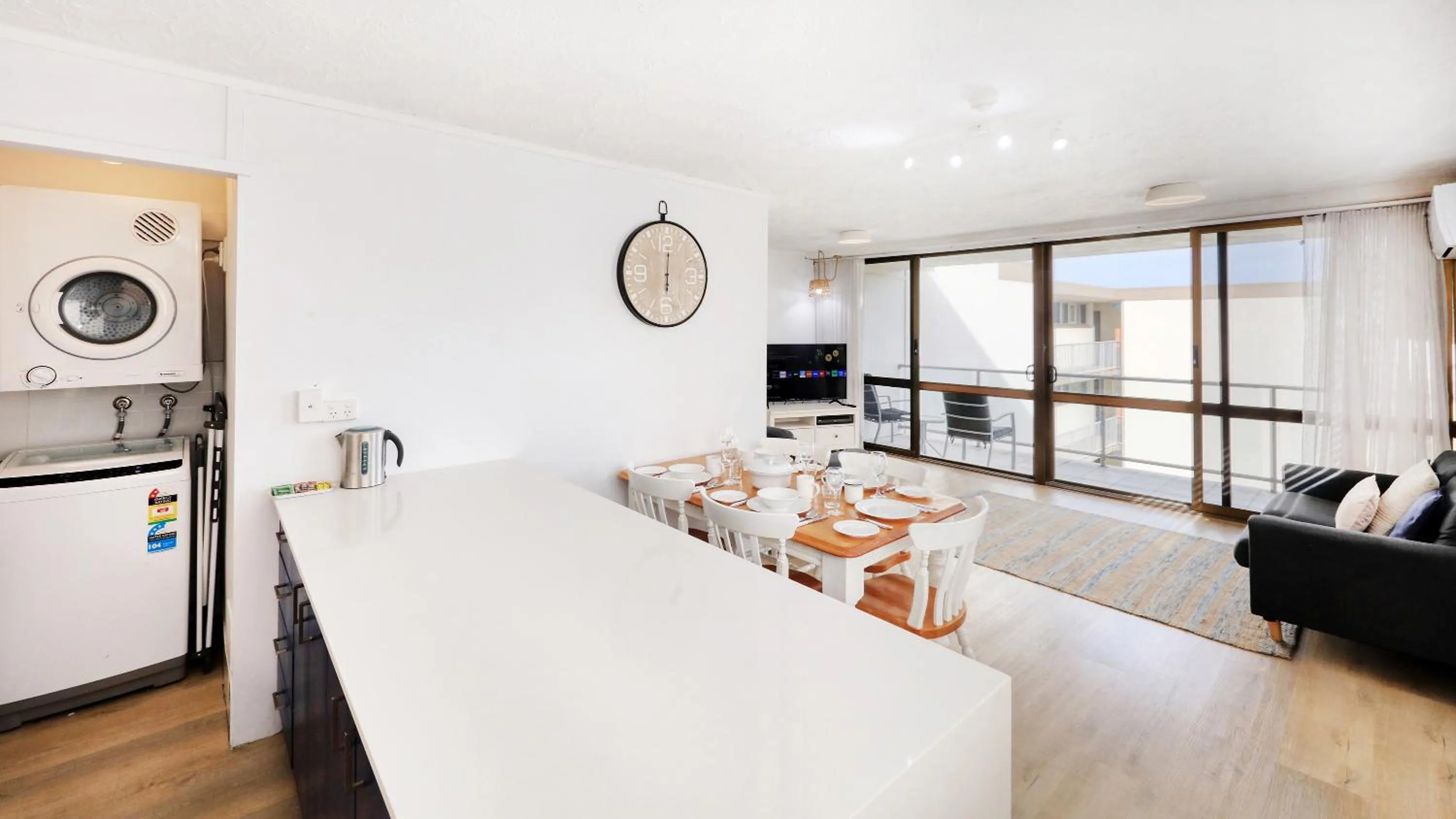 Kitchen or kitchenette in Merrima Court Holidays